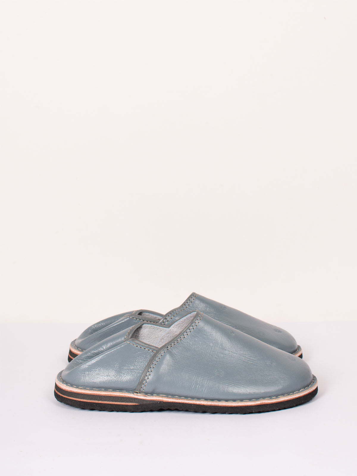 Authentic Moroccan Berber Babouche Slippers - Pearl Grey Leather House Shoes | Perfect for Home, Lounge & Cultural Fashion