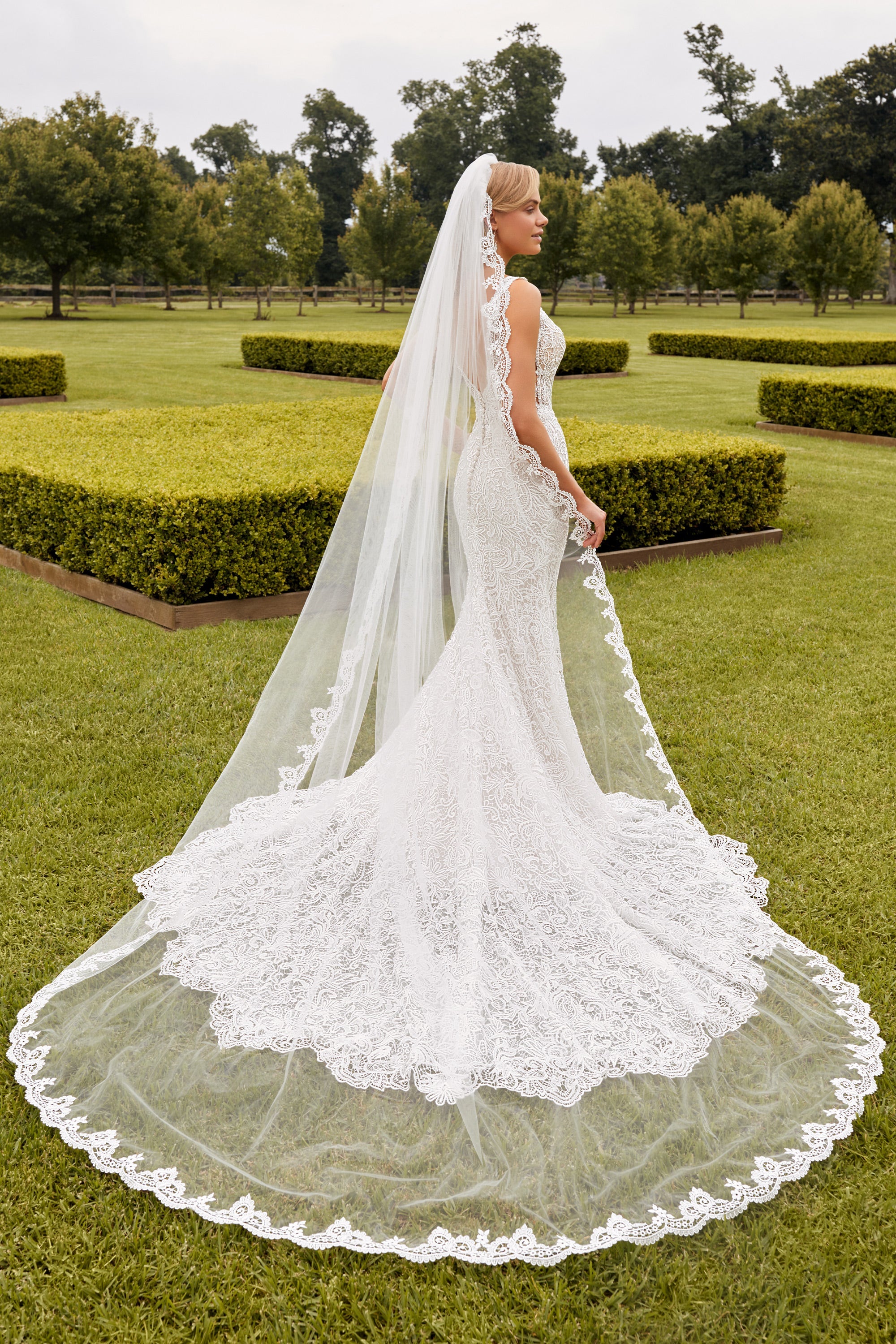 Sophia Tolli Y22272 Wedding Veil - Elegant Bridal Accessory for Church Ceremony & Formal Events
