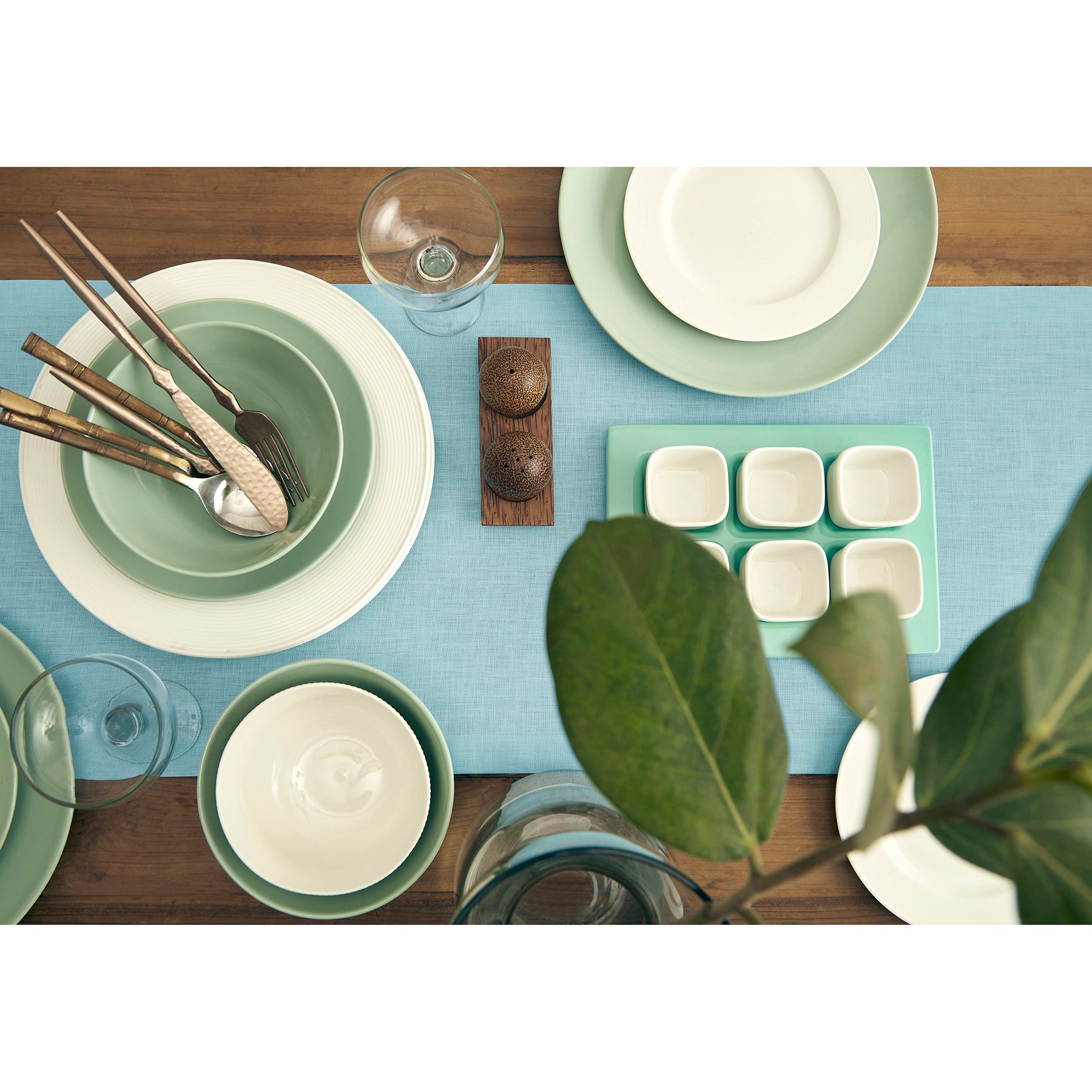 Elegant Fete Table Runner for Weddings, Parties & Events - Premium Decorative Dining Table Cloth for Home Decor & Special Occasions