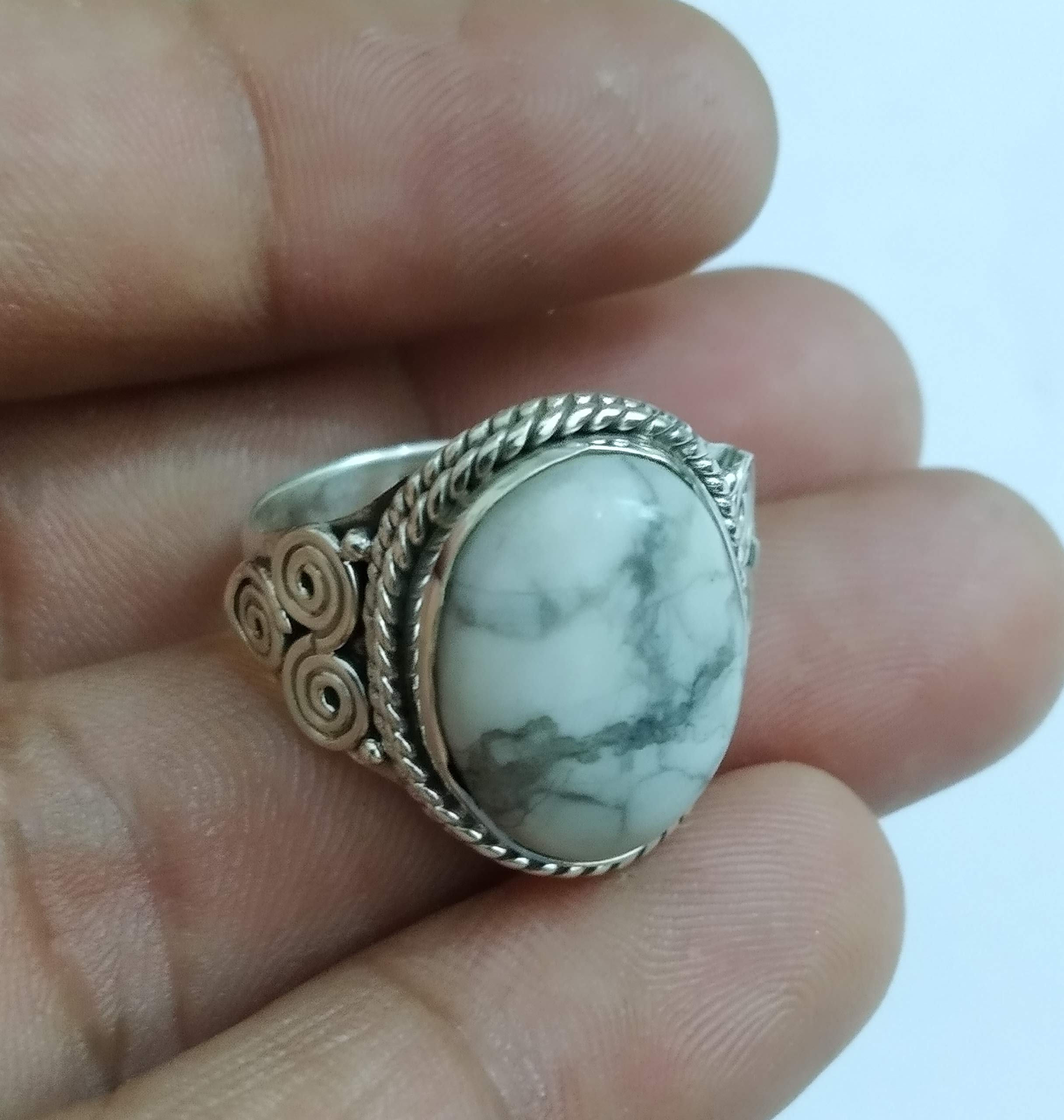 White Howlite Ring - Sterling Silver Bohemian Jewelry with Turquoise Howlite, Promise & Buffalo Ring - Vintage Style Healing Crystal Gypsy Ring for Bridesmaids Gift & Spiritual Healing | Perfect for Boho Fashion, Meditation & Special Occasions