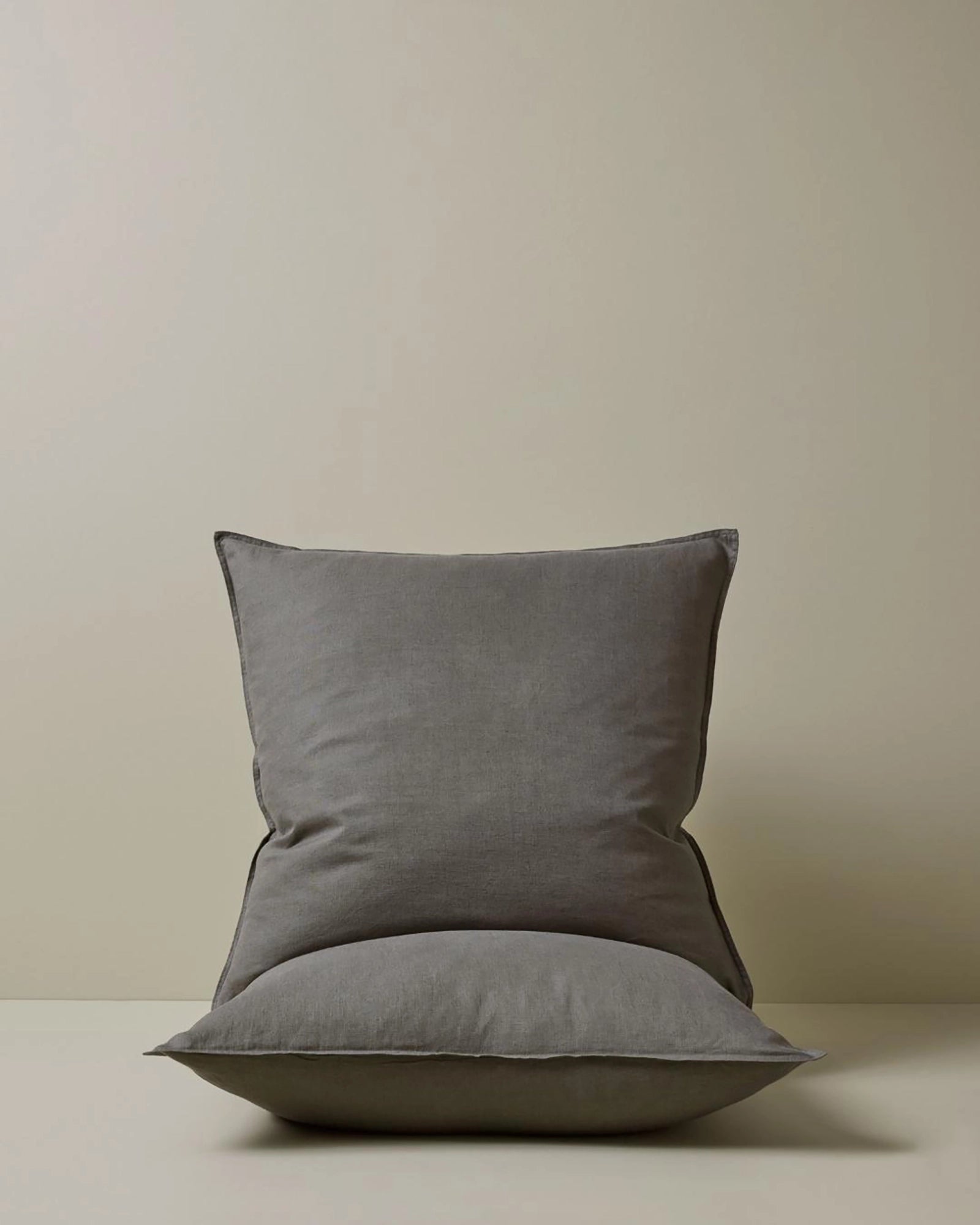 Premium Ravello Pillowcase Set - Soft & Breathable Charcoal Gray Bedding - Perfect for Master Bedroom, Guest Room & Luxury Hotels