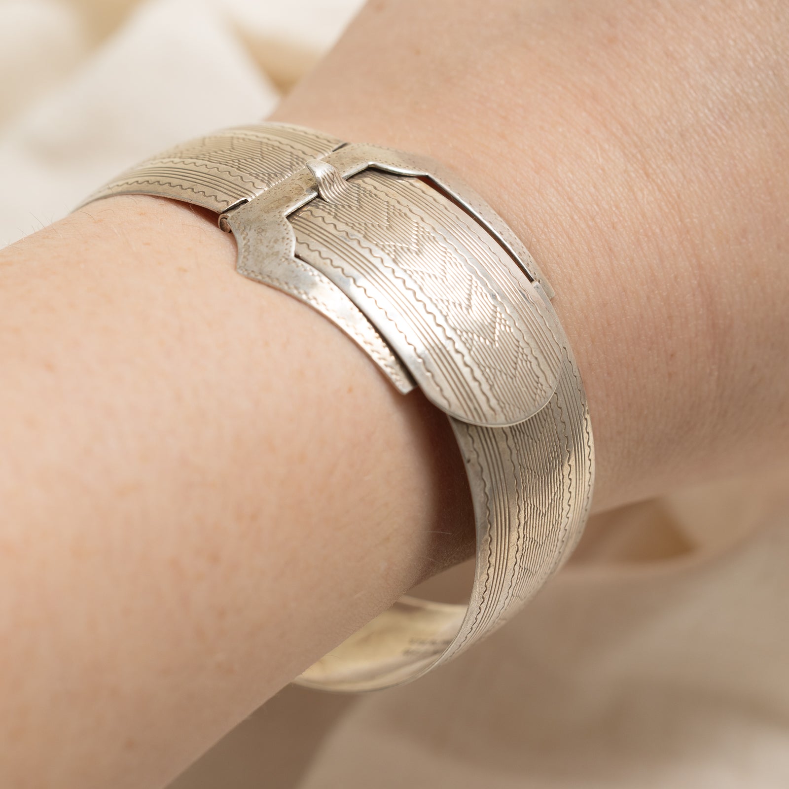 Birks Sterling Silver Buckle Cuff Bracelet for Women | Adjustable 7-Inch Wristband | Elegant Jewelry Gift for Birthday, Anniversary & Special Occasions