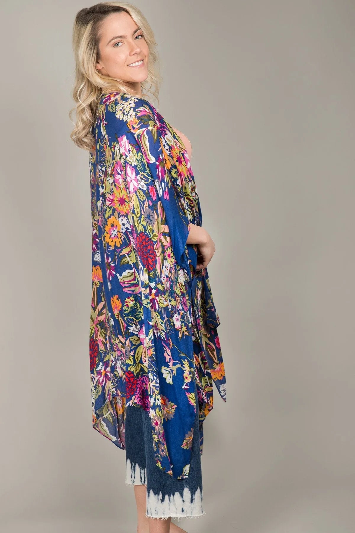 Elegant Floral Kimono Robe - Lightweight & Flowy Women's Cover Up for Beach, Pool, or Lounge Wear