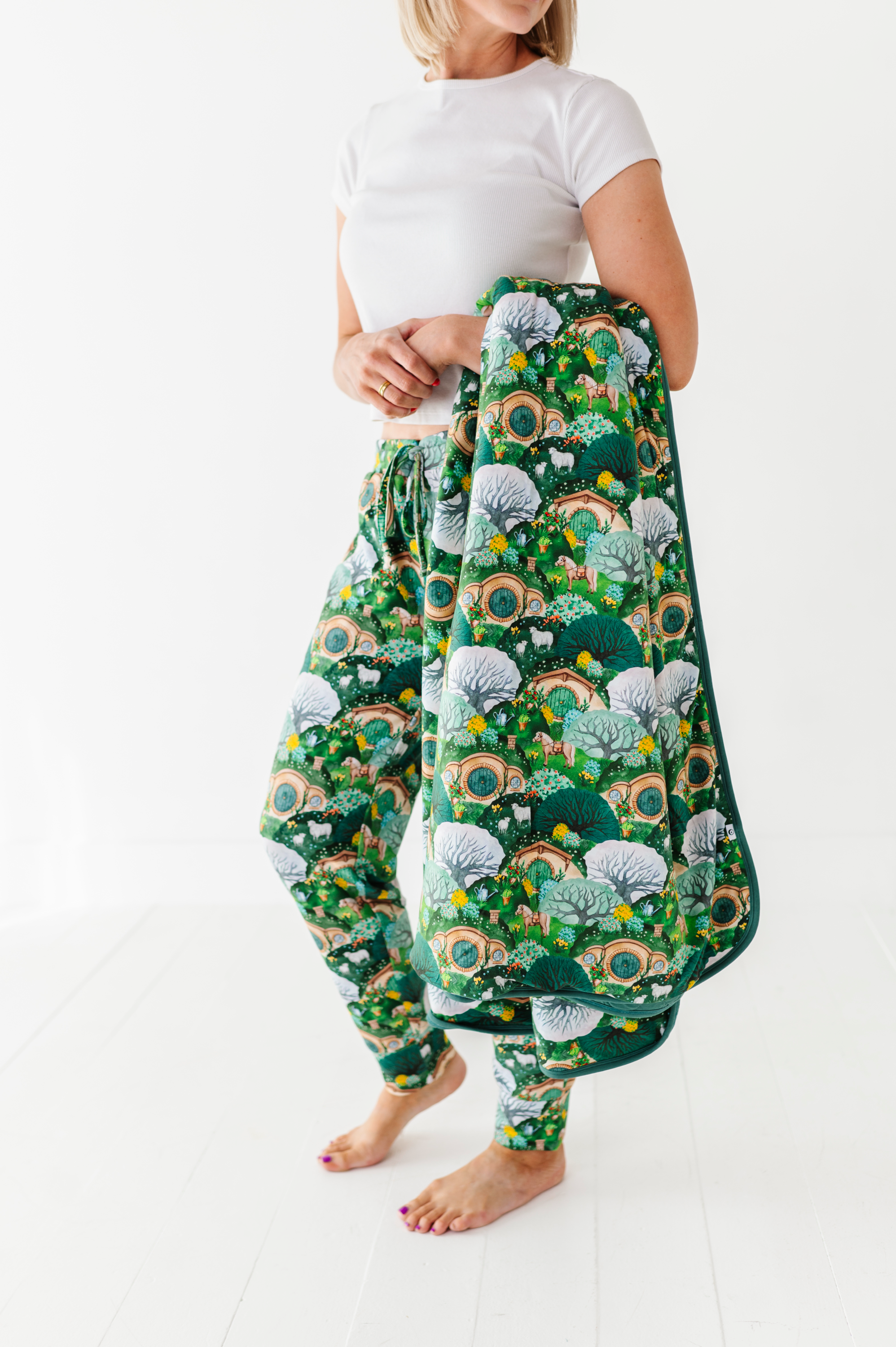 The Shire™ In Bloom Quilted Oversized Blanket - Soft Floral Design for Cozy Home, Bedroom, and Outdoor Use