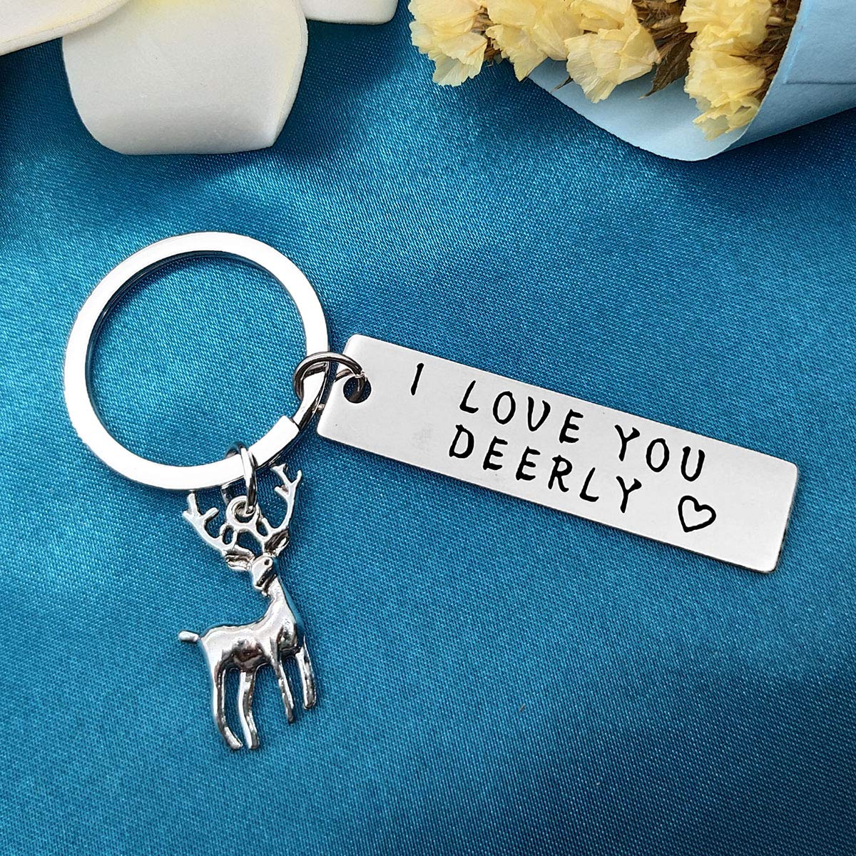 Valentine's Day Couple Keychain Set - I Love You Deerly Antler Keyring for Boyfriend & Girlfriend - Deer Lover Jewelry Gift for Christmas, Birthday, Graduation - Perfect for Couples, Anniversaries & Romantic Occasions