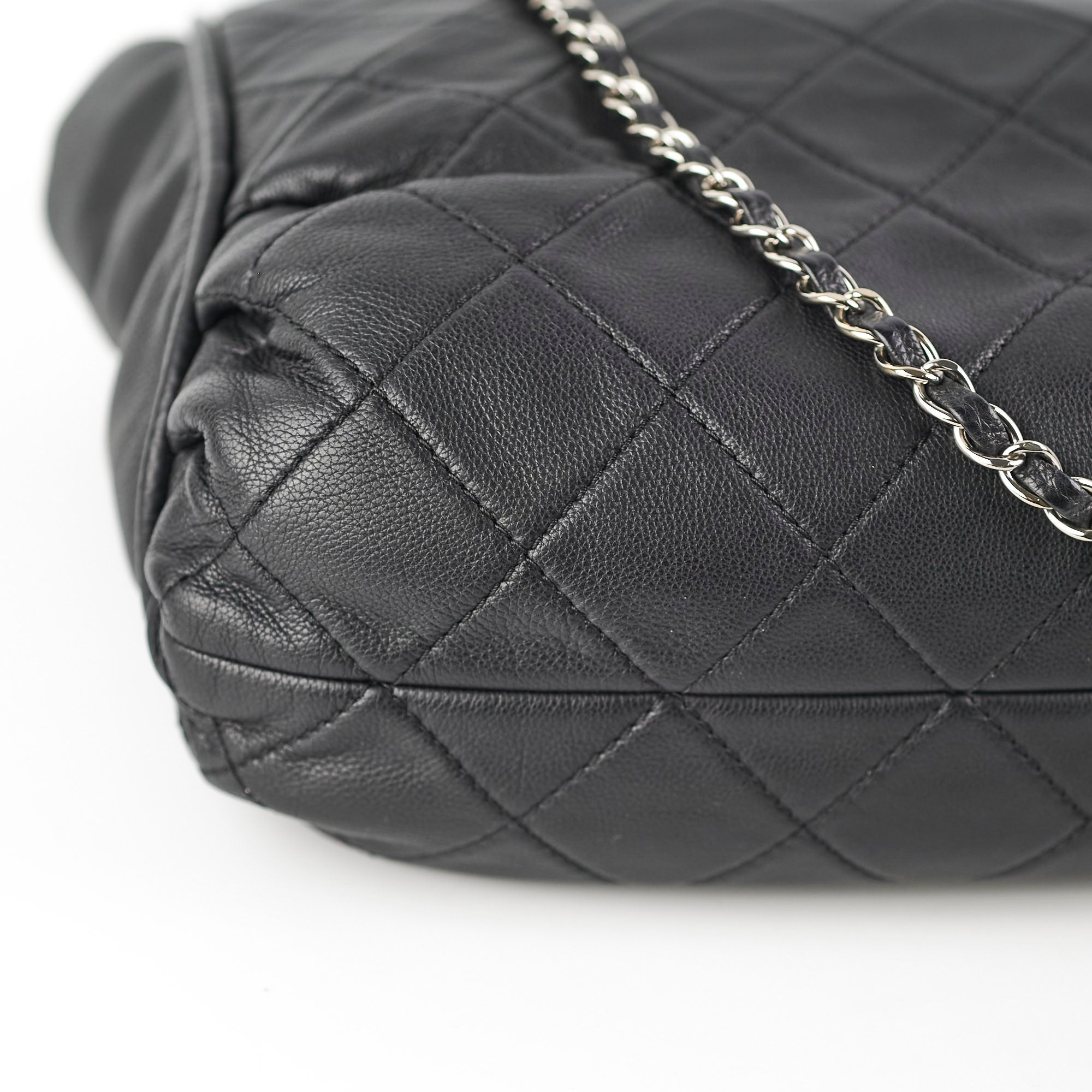 Chanel Quilted Chain Shoulder Bag Black Leather Crossbody Tote for Women - Perfect for Work, Travel & Evening Events