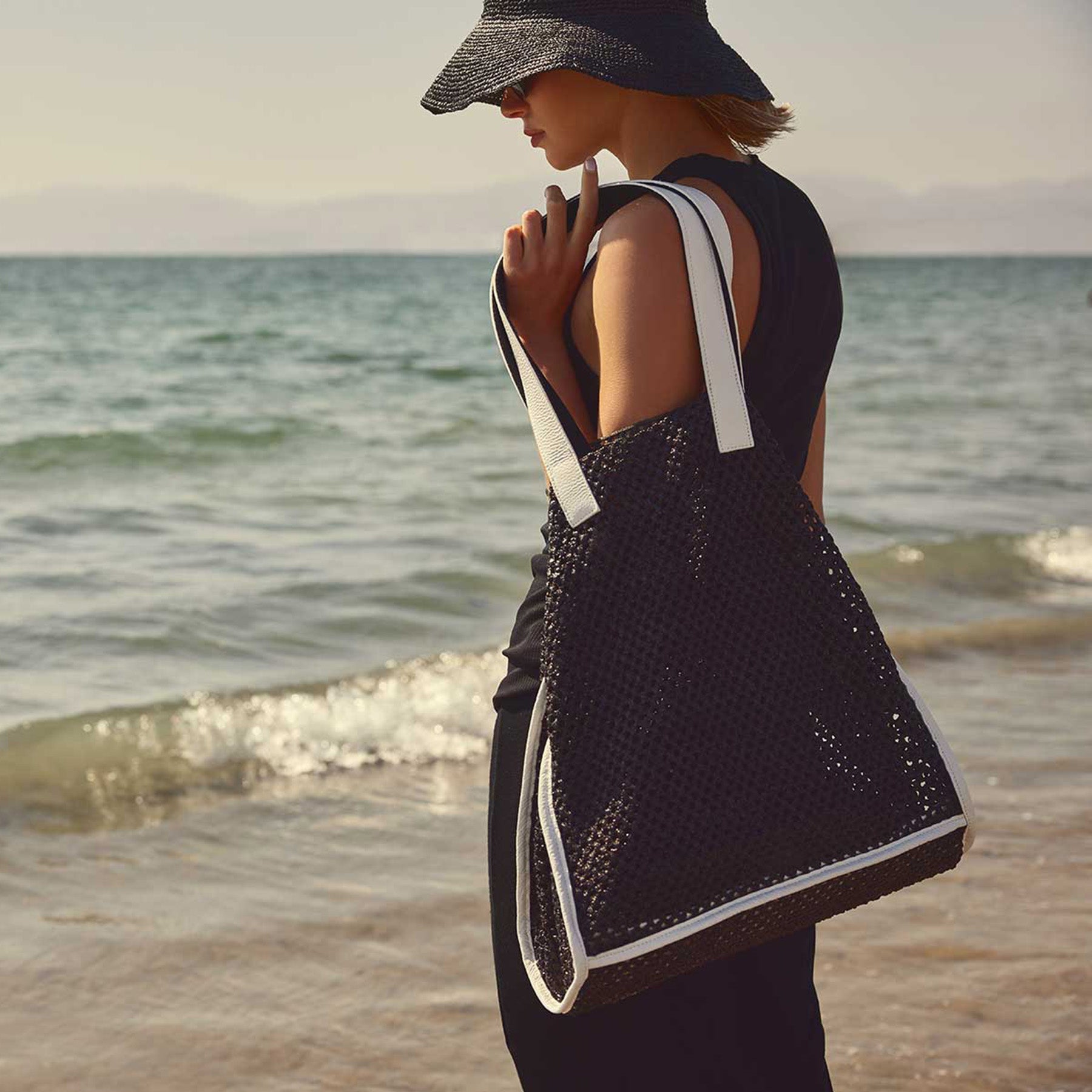 Stylish Black Sea Raffia Tote Bag - Eco-Friendly Woven Beach Bag for Women - Perfect for Summer Vacation, Shopping & Beach Outings