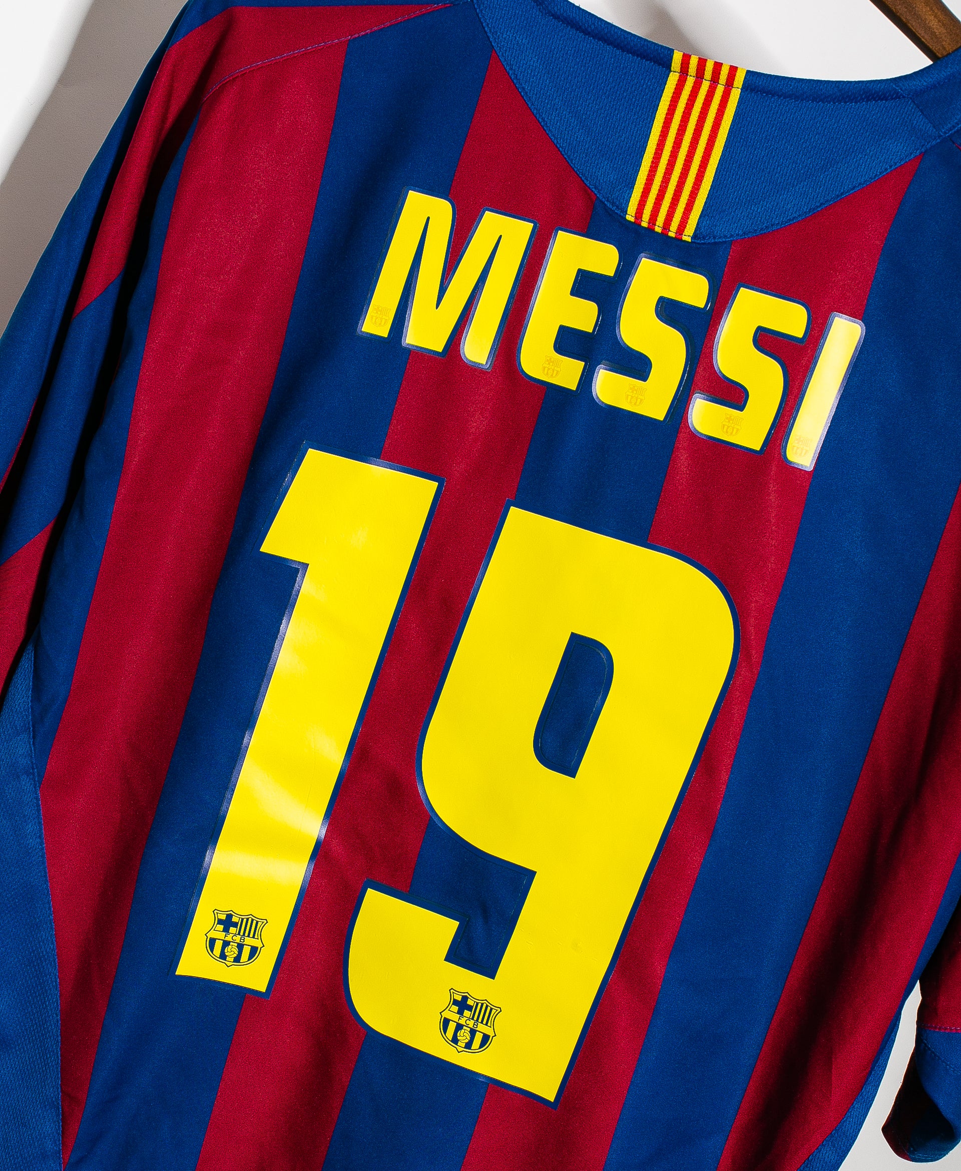 2005 FC Barcelona Home Jersey #19 Lionel Messi - XL Size - Authentic Soccer Shirt for Fans & Collectors - Perfect for Games, Parties & Sports Events