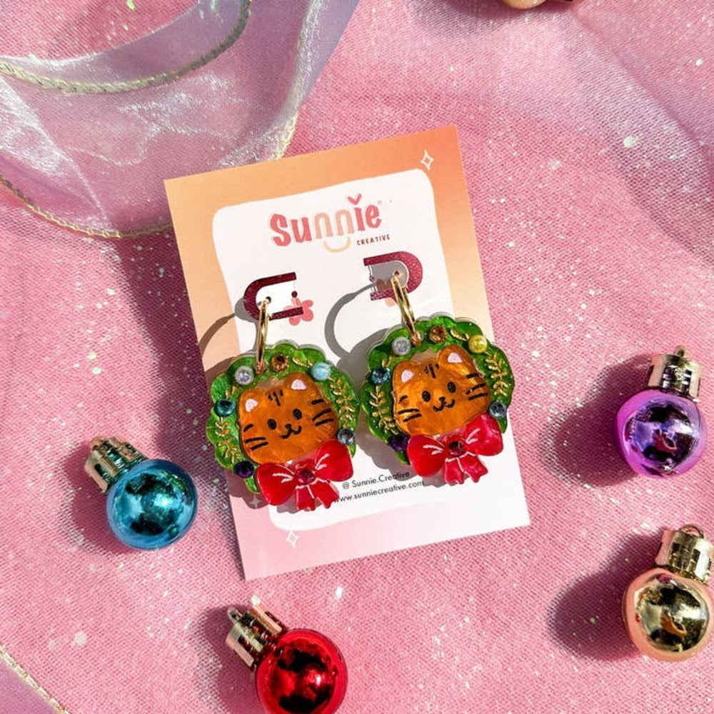 Stylish Cat Wreath Acrylic Dangle Earrings for Women - Cute Animal Jewelry Gift for Cat Lovers - Perfect for Parties, Holidays & Everyday Wear