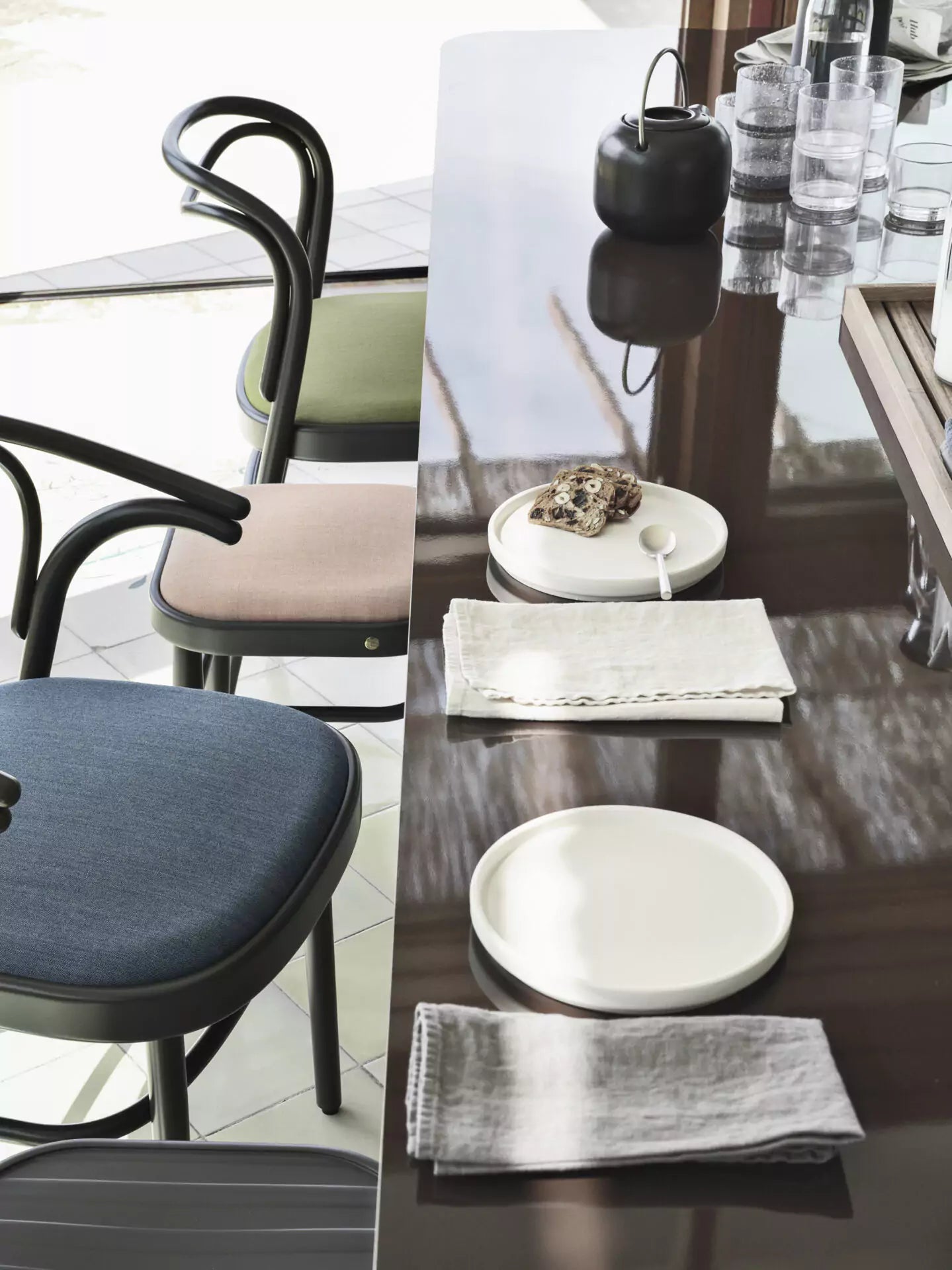 GTV Saule Modern Dining Table - Solid Wood Kitchen Table for 6-8 People - Perfect for Family Gatherings & Dinner Parties