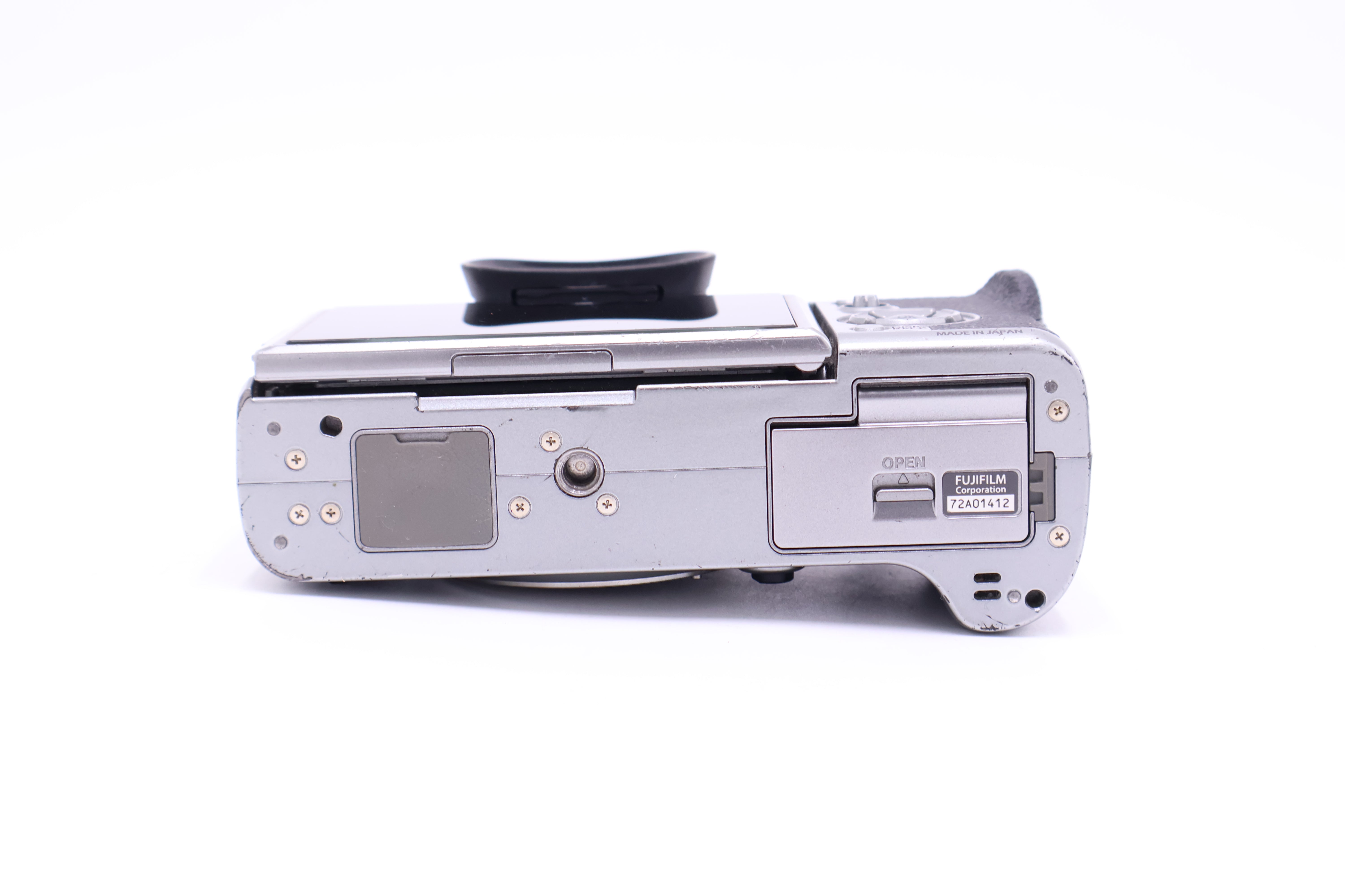 Fujifilm X-T2 Mirrorless Digital Camera with XF 18-55mm F2.8-4.0 Lens (Silver) - Used | Professional Photography, Travel & Vlogging Gear