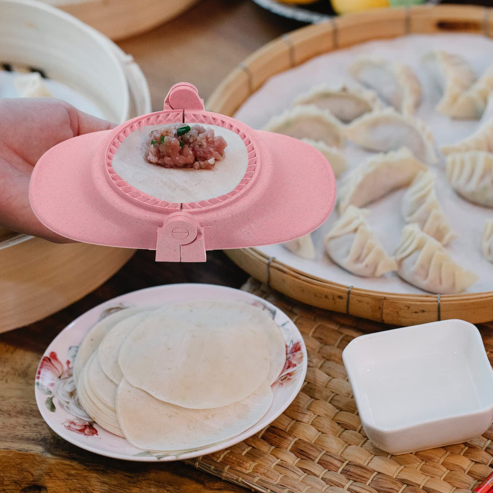 HEMOTON Dumpling Maker - 1pc Manual Dumpling Press Mold for Wonton, Pasta & Steamed Buns | Kitchen Baking Tool with Wheat Straw Handle | Perfect for Asian Cooking, Meal Prep & Homemade Dumplings
