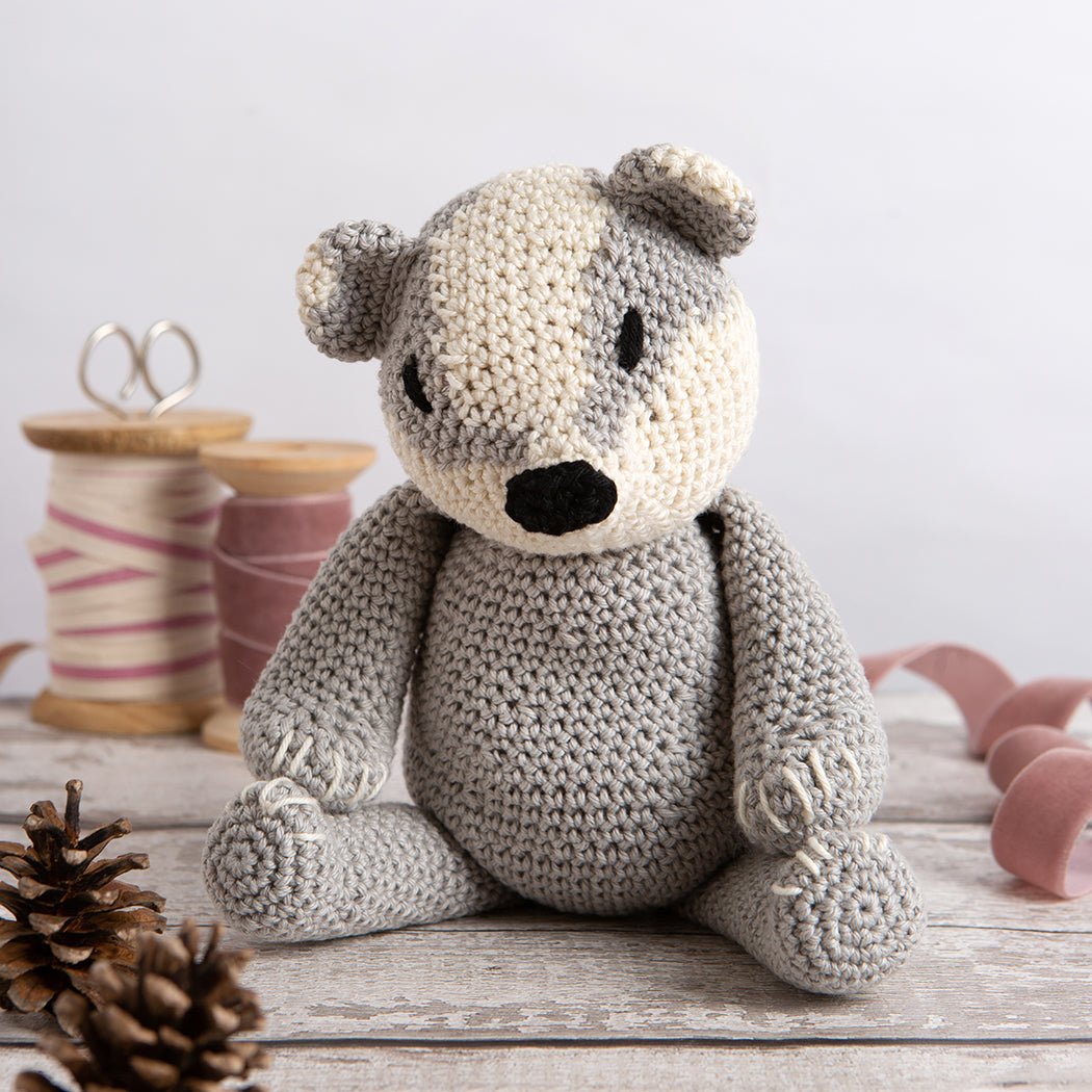 Daisy The Badger Crochet Kit - Complete DIY Crochet Set for Beginners & Adults - Perfect for Crafting, Gifts & Home Decor