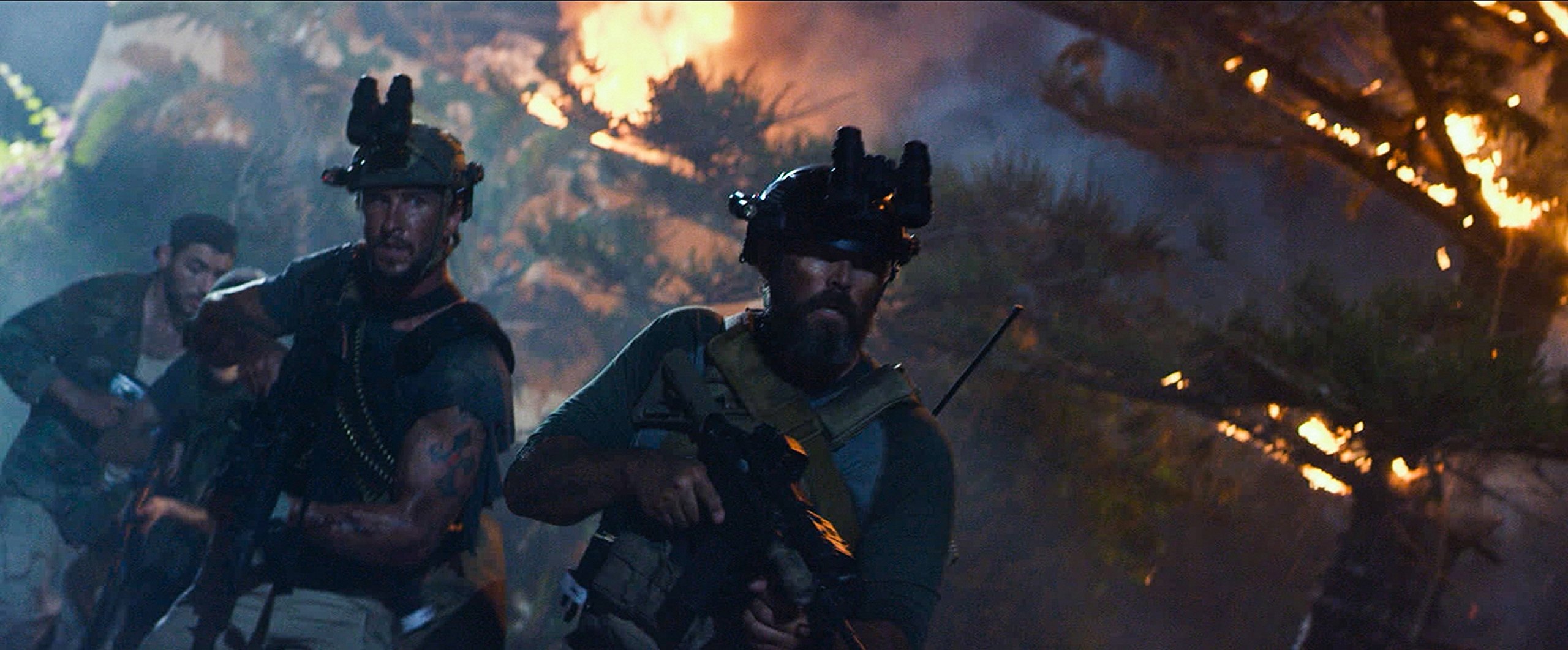 13 Hours: The Secret Soldiers of Benghazi Blu-ray (2016) - Region Free - Action Movie for Home Theater & Movie Nights