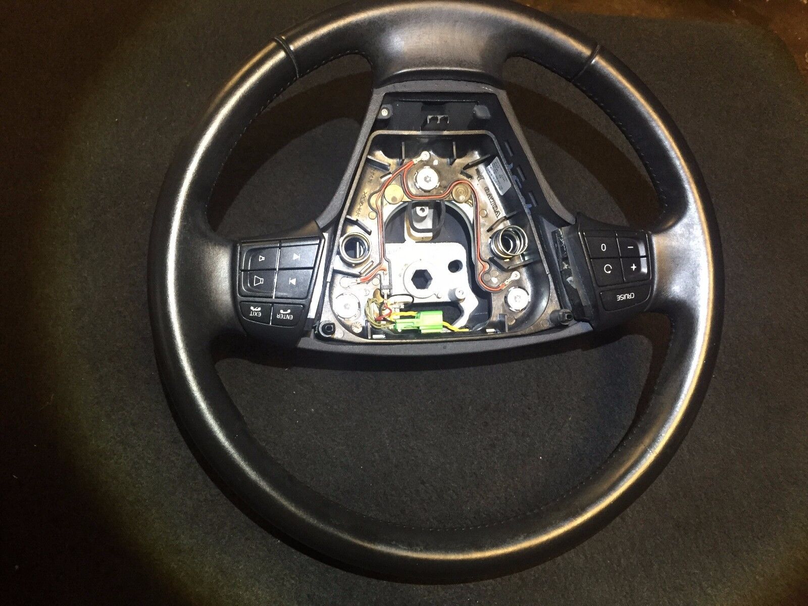 2005-2011 Volvo S40 Genuine Leather Steering Wheel with Cruise & Voice Control - OEM Replacement for Comfortable Driving & Enhanced Control