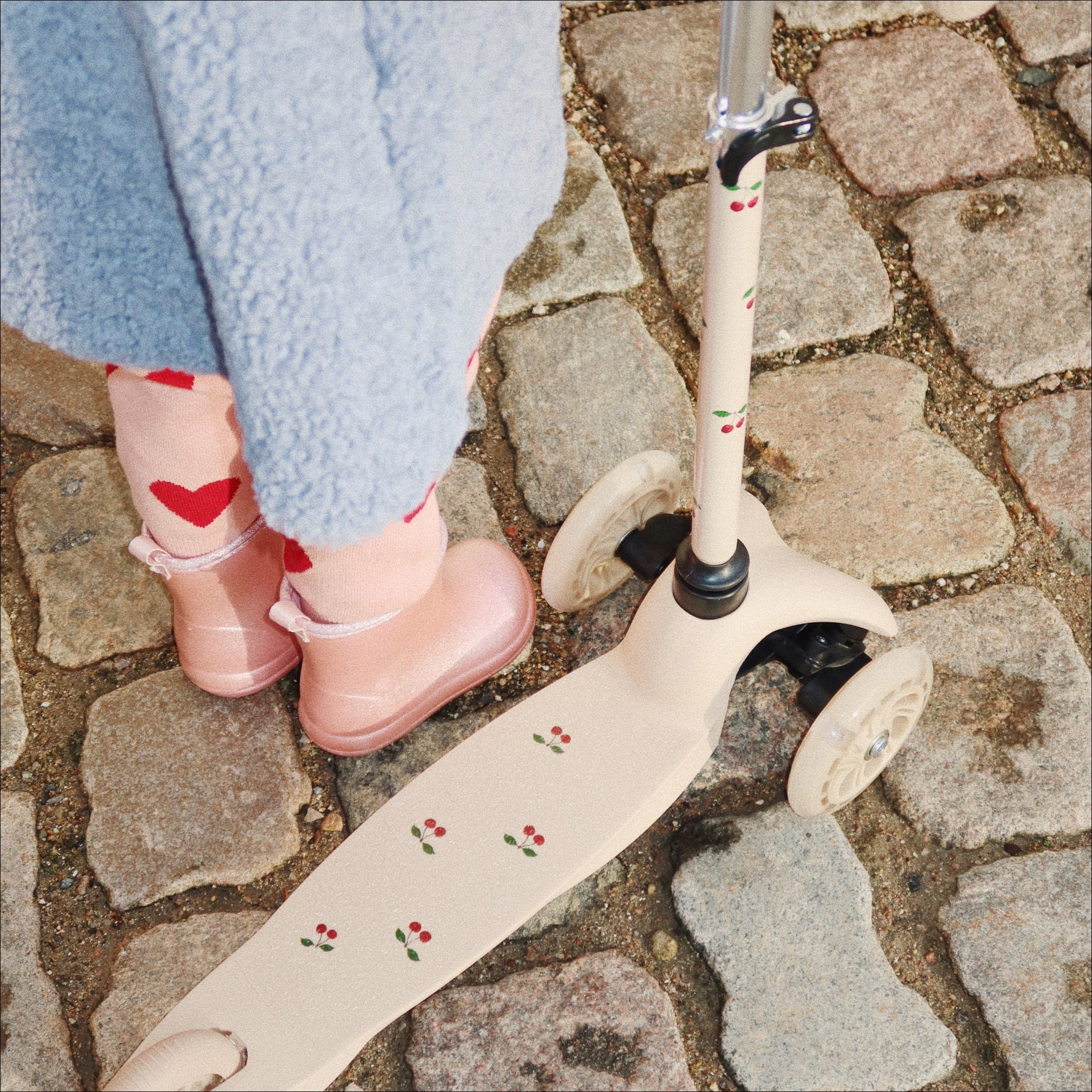 KONGES SLØJD Kids Scooter - Lightweight Aluminum Kick Scooter for Boys & Girls Ages 3-8, Adjustable Handlebar, Cherry Red | Perfect for Outdoor Play, Park Rides & Neighborhood Adventures