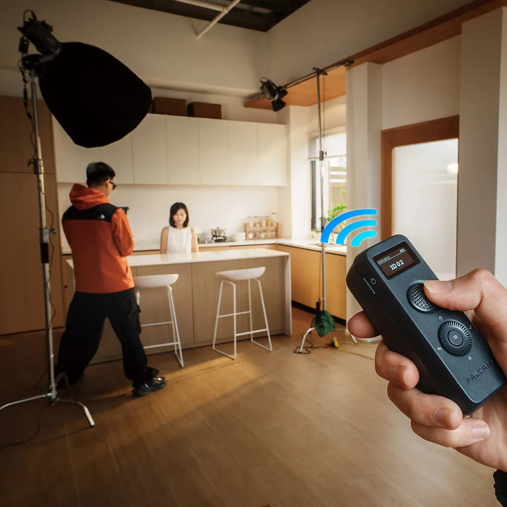 Ulanzi FALCAM Move LightGo Remote Control LED Lighting System with Bowens Mount - Portable Studio Light for Photography & Video Shooting - Perfect for YouTube, TikTok & Live Streaming