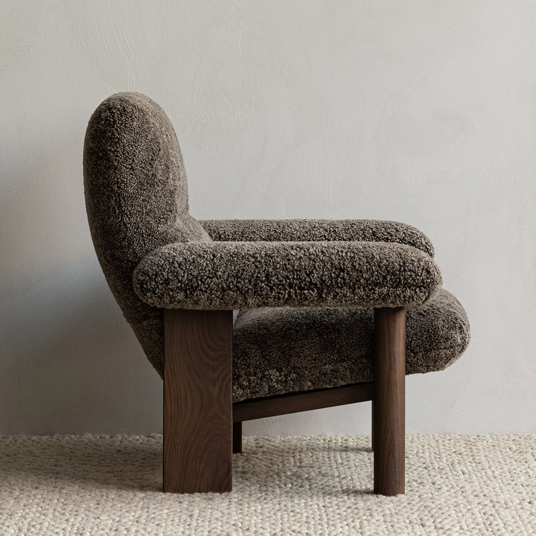 Brasilia Lounge Chair - Mid Century Modern Accent Chair for Living Room, Bedroom & Office - Comfortable Upholstered Armchair with Wooden Legs - Perfect for Relaxing, Reading & Decor