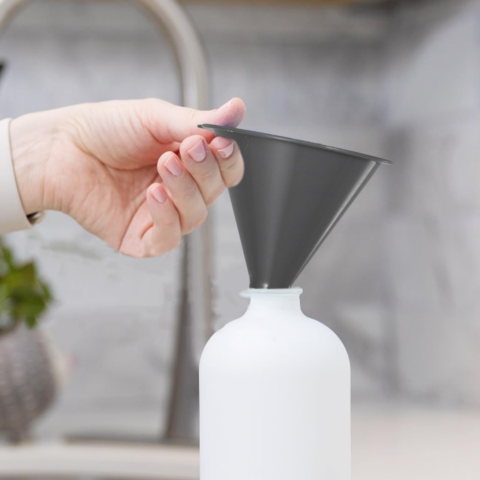 3-Piece Plastic Funnel Set (5mm/8mm/10mm) - Large, Medium & Small Kitchen Funnels for Bottles, Cooking, Baking, Oil Transfer & DIY Projects - Durable Food-Grade Filling Funnels for Home & Professional Use