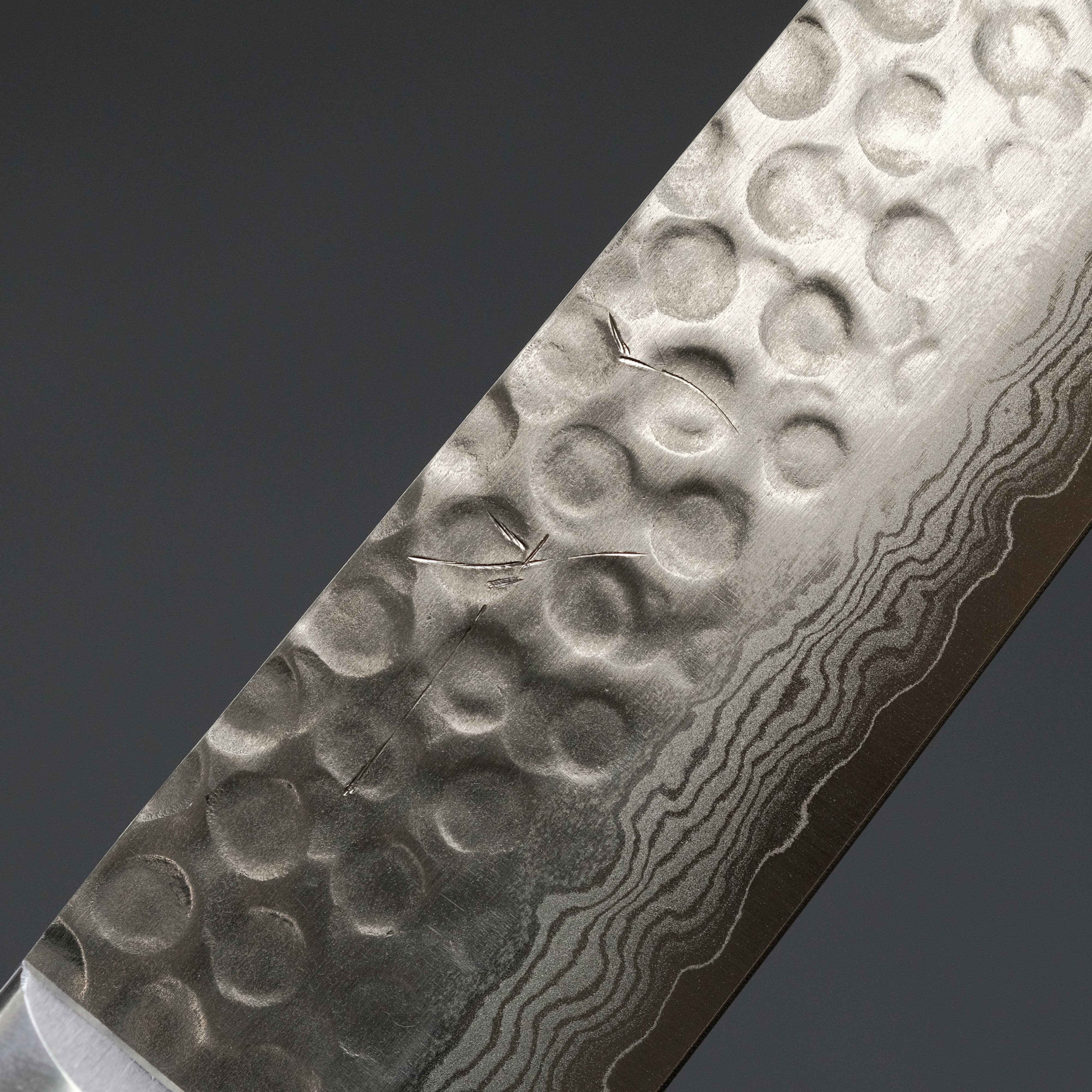Hitohira HG Tsuchime Damascus Sujihiki 240mm Japanese Chef Knife - Hand-Forged Carbon Steel Blade with Imitation Mahogany Handle - Perfect for Slicing Sashimi, Roasts & Delicate Proteins