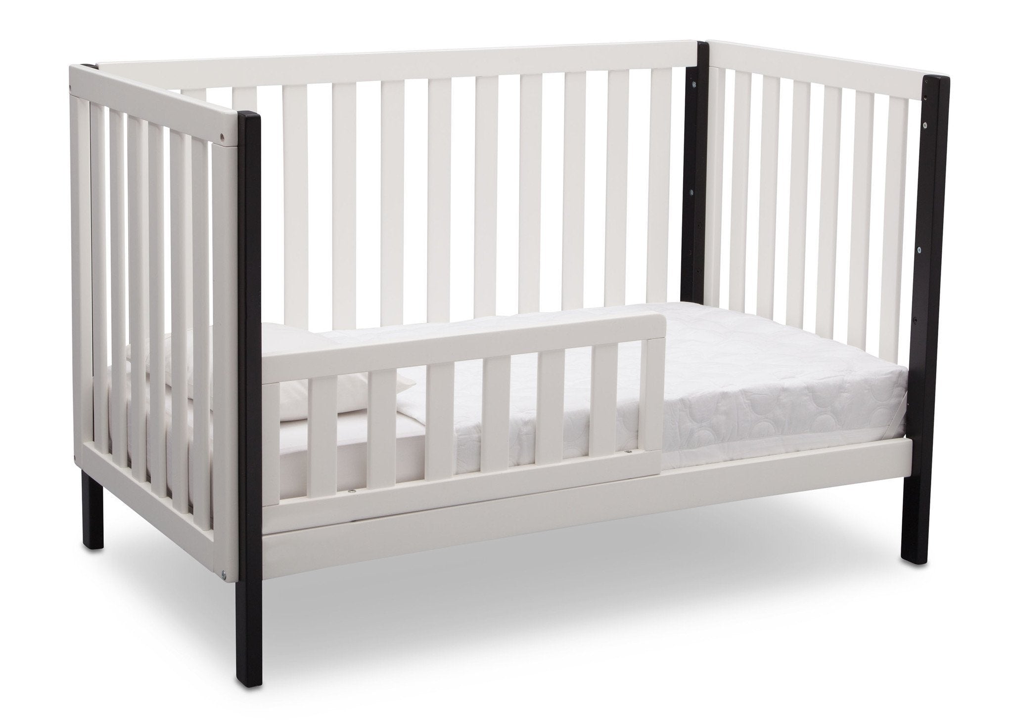 Milo 3-in-1 Convertible Baby Crib - White Wooden Nursery Bed with Toddler Rail & Daybed Conversion - Perfect for Newborns to Toddlers in Modern Nursery Rooms