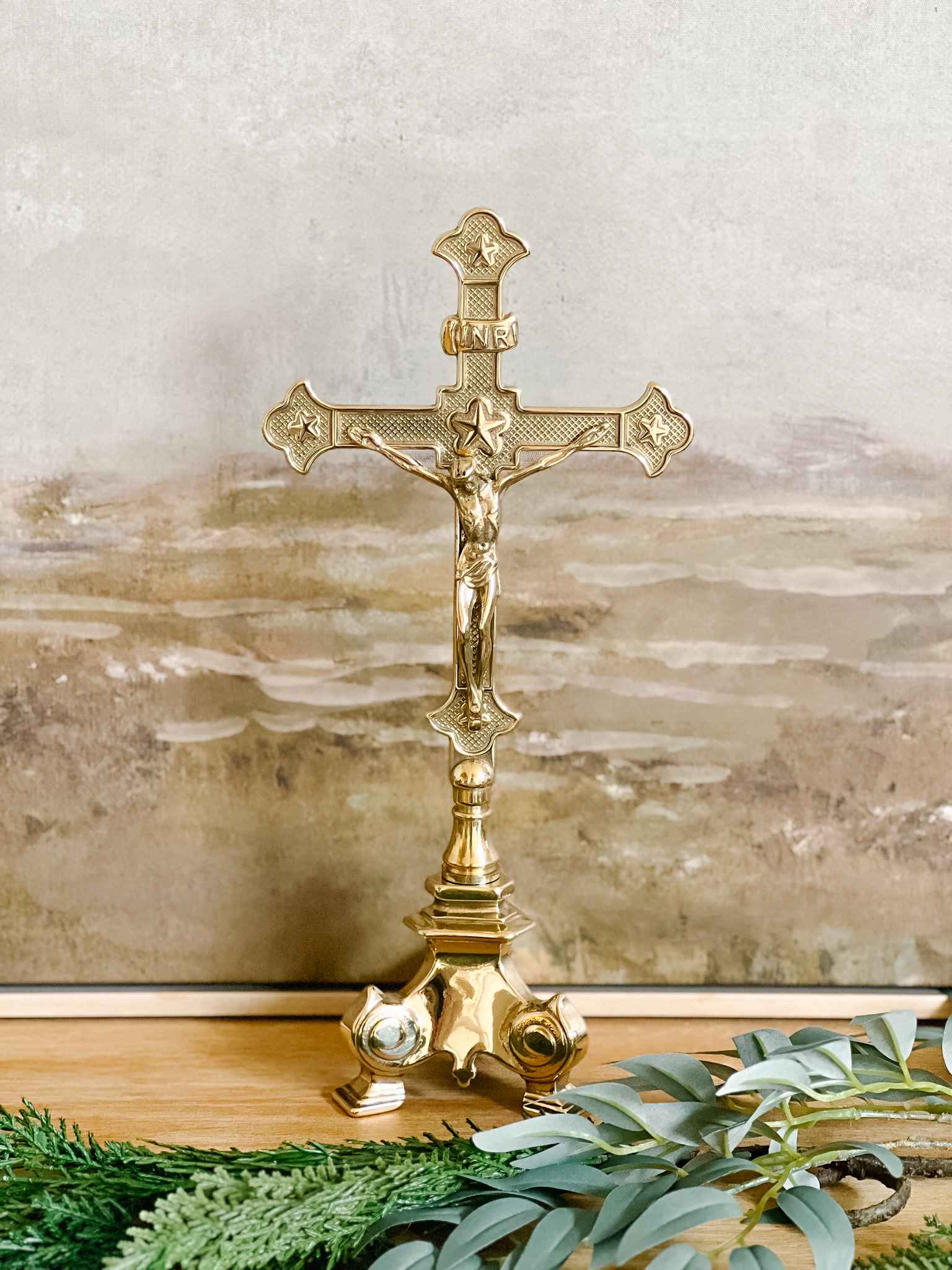 Polished Brass Standing Crucifix - Religious Home Decor for Prayer & Meditation | Perfect for Church Altars, Home Worship & Spiritual Gifts