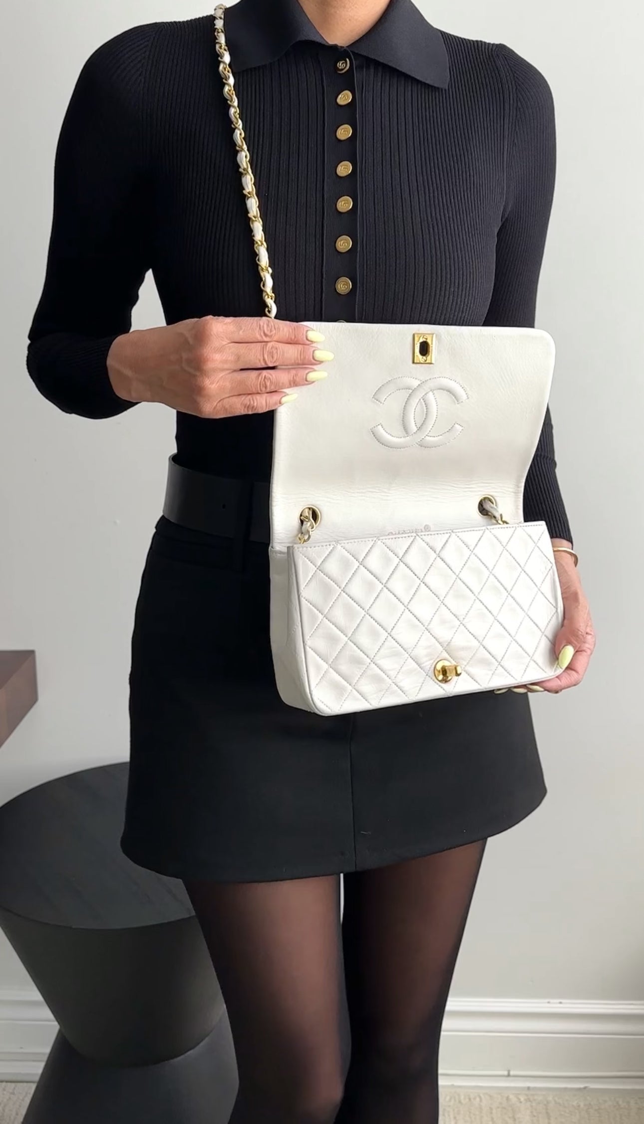 Vintage Chanel 1989 White Classic Medium Double Flap Bag - Authentic Luxury Handbag for Women, Perfect for Evening Events & Special Occasions