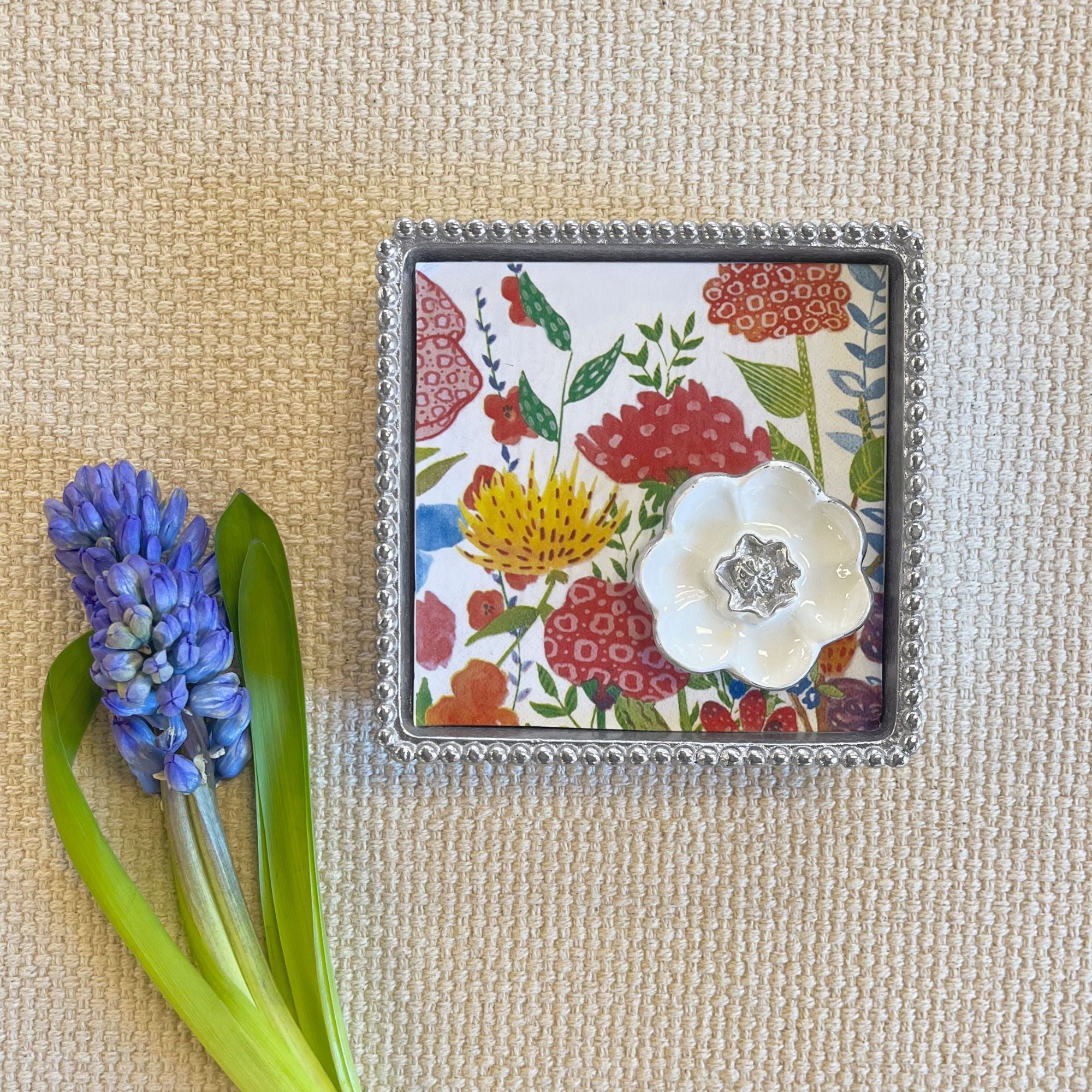 Elegant White Flower Napkin Holder - Decorative Table Weight for Weddings, Parties & Fine Dining - Premium Quality for Stylish Table Settings