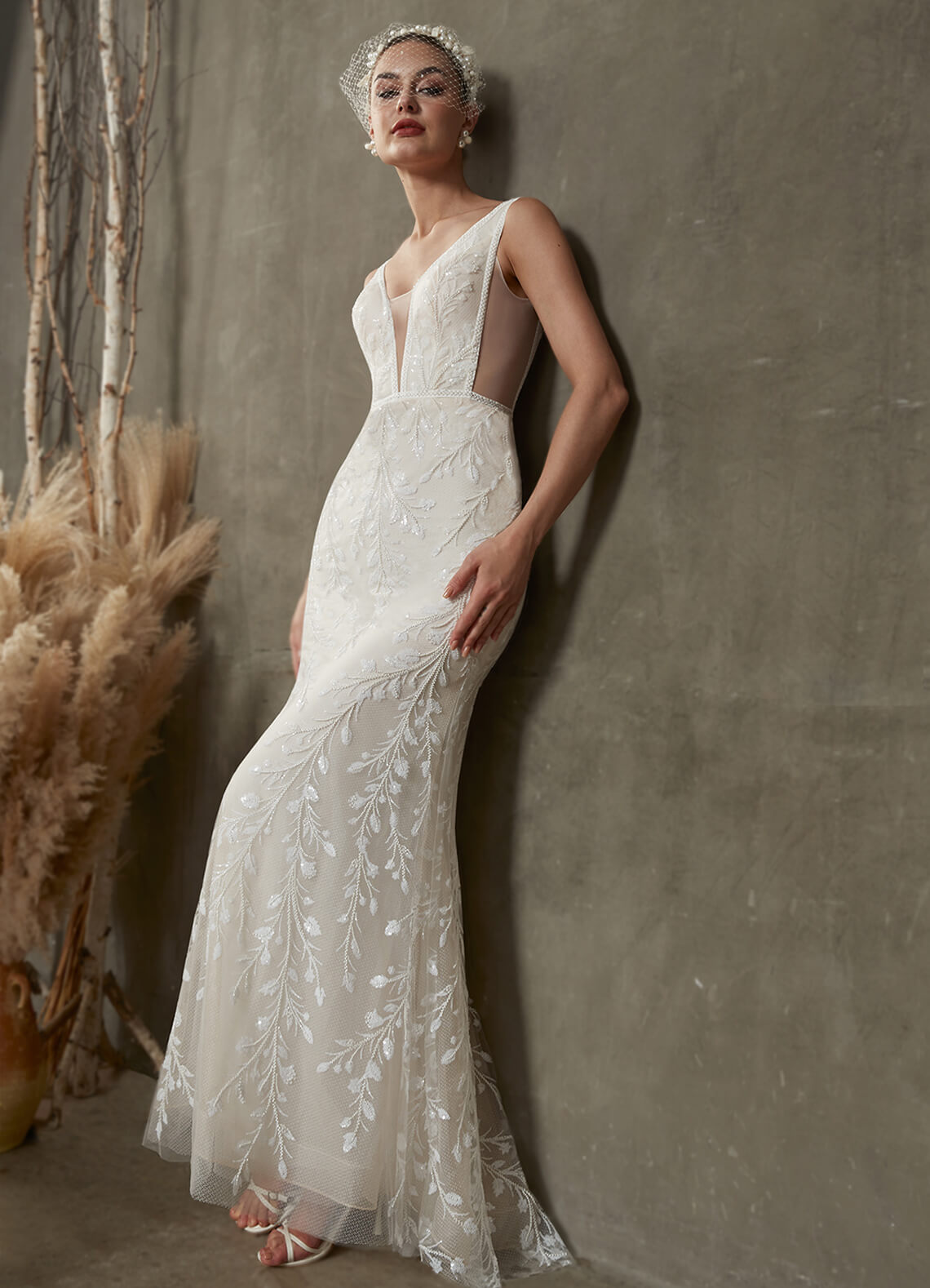 Elegant Convertible V-Neck Sleeveless Wedding Dress with Detachable Train - Perfect for Beach Weddings, Vow Renewals & Formal Bridal Events