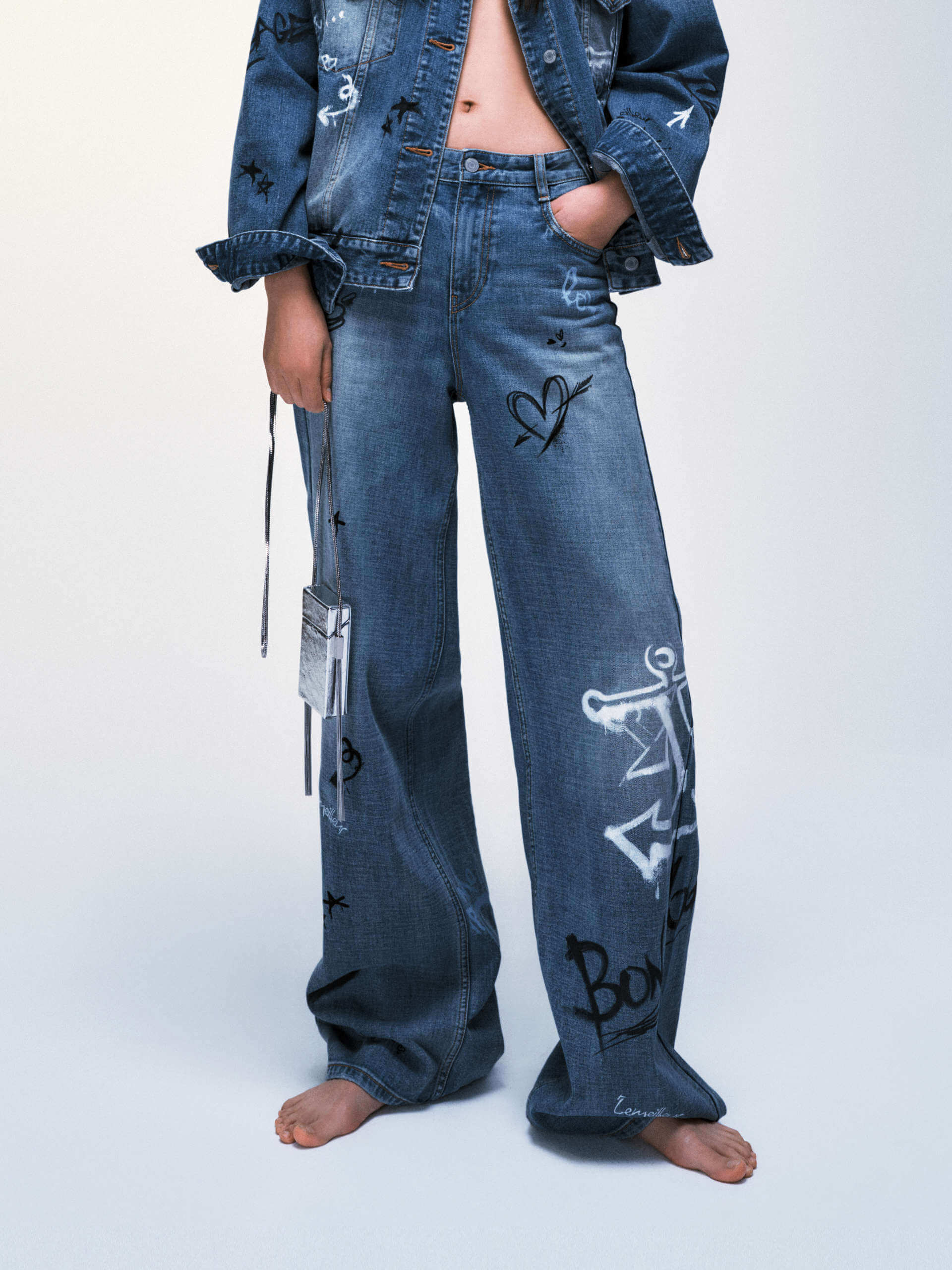 Graffiti Detail Straight Jeans for Women - High Waist Denim Pants with Artistic Print | Perfect for Streetwear, Casual Outfits & Urban Fashion