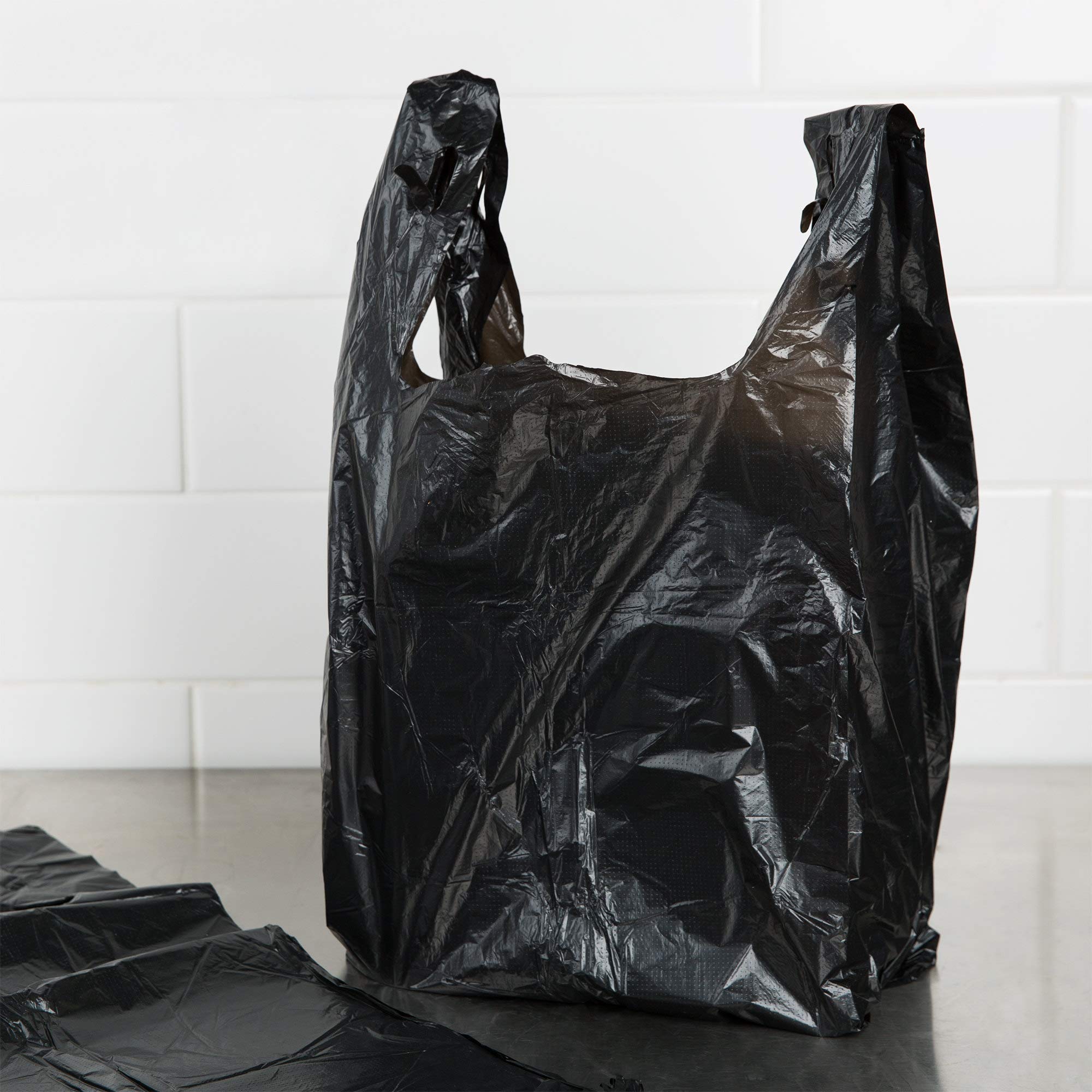 APQ 500 Pack Black Plastic Shopping Bags 15x7x26 Inches - 0.65 Mil Thickness Unprinted T-Shirt Bags with Handles for Retail, Grocery & Clothing Stores | Durable Polyethylene Carry Out Bags for Shopping, Packaging & Store Merchandise