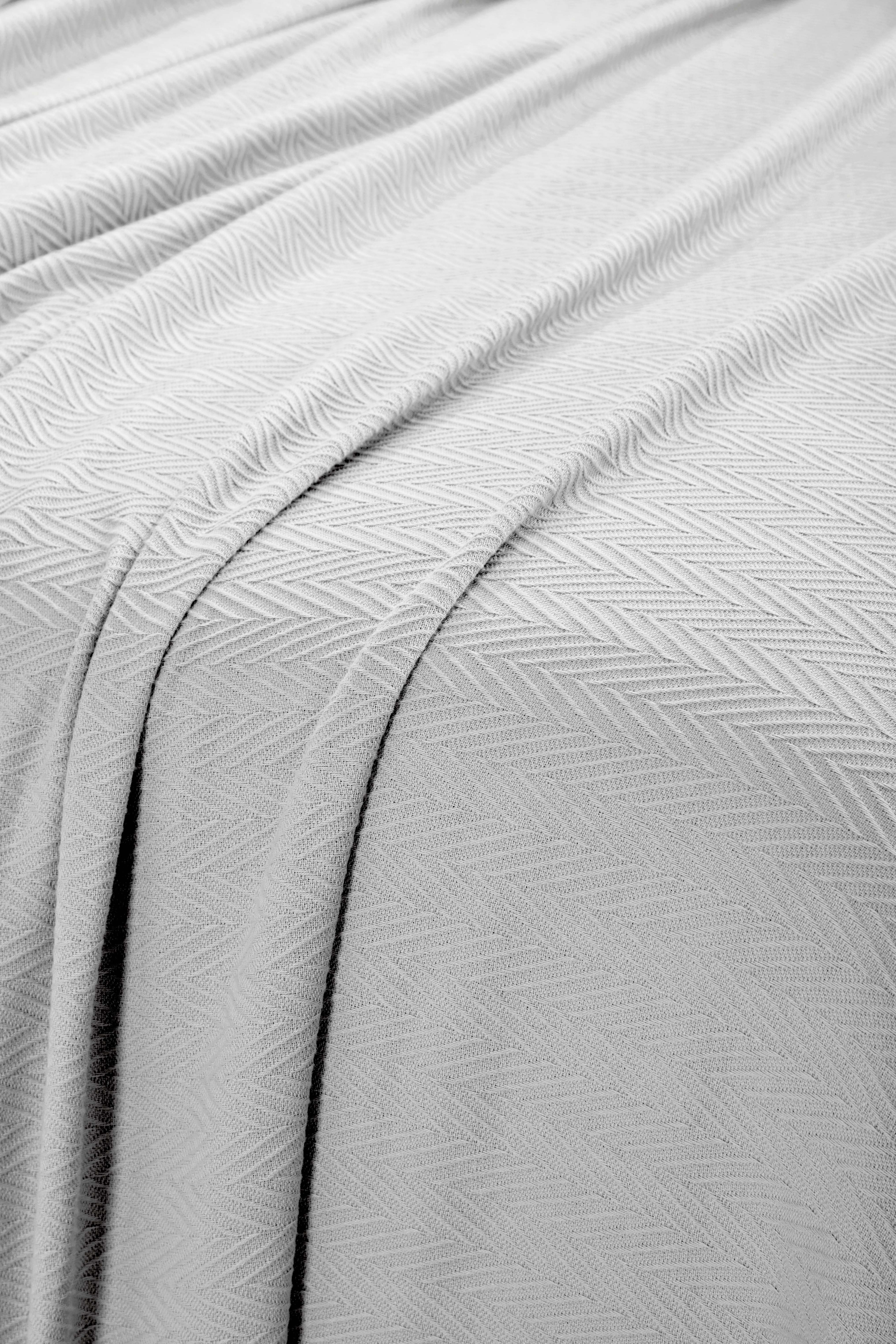 Soft All-Season Chevron Cotton Bed Blanket & Sofa Throw - Cozy Home Decor for Living Room, Bedroom, and Travel