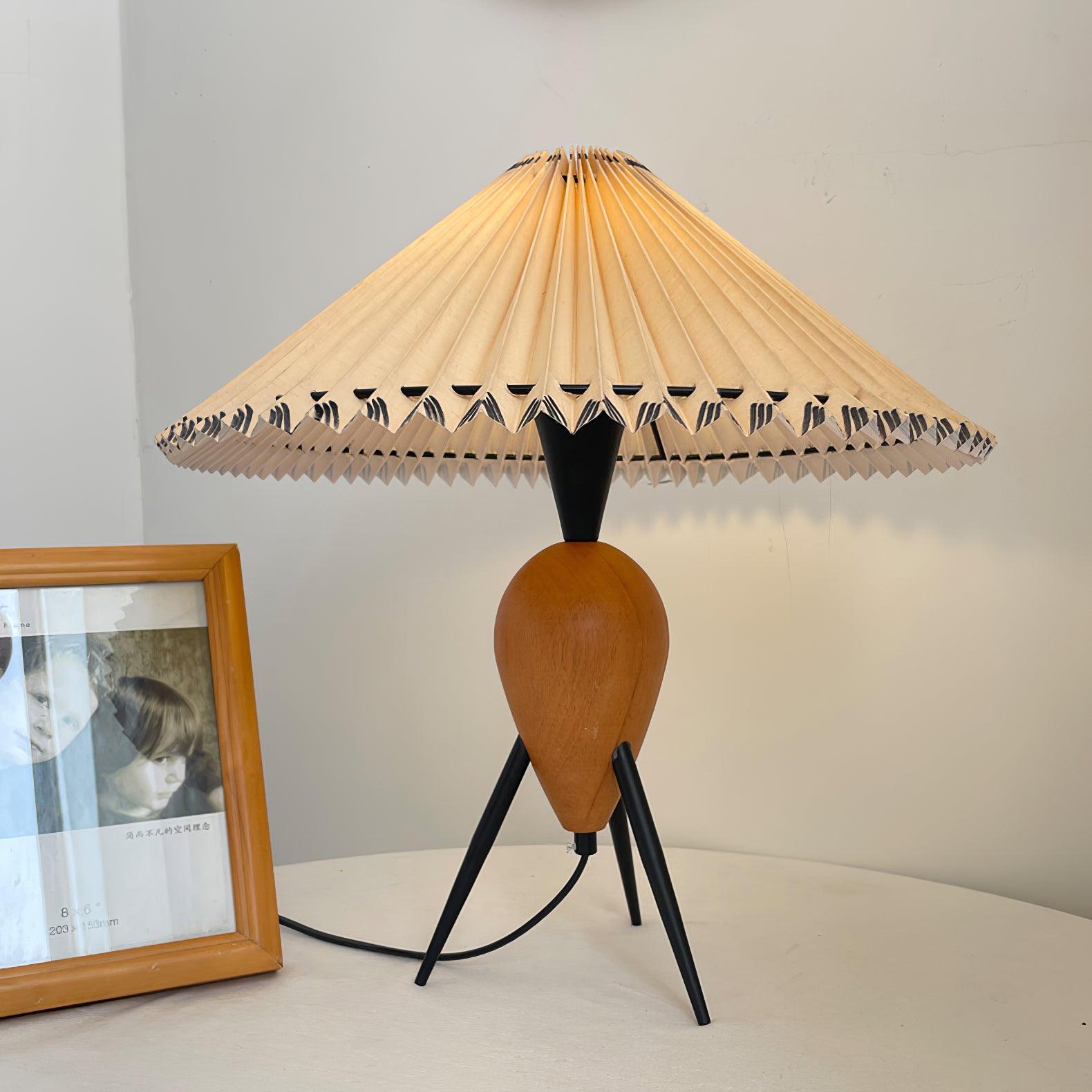 Modern Makie Table Lamp - Adjustable LED Desk Light with USB Port, Touch Control & 3 Color Modes - Perfect for Home Office, Bedroom Nightstand & Reading Nook Lighting