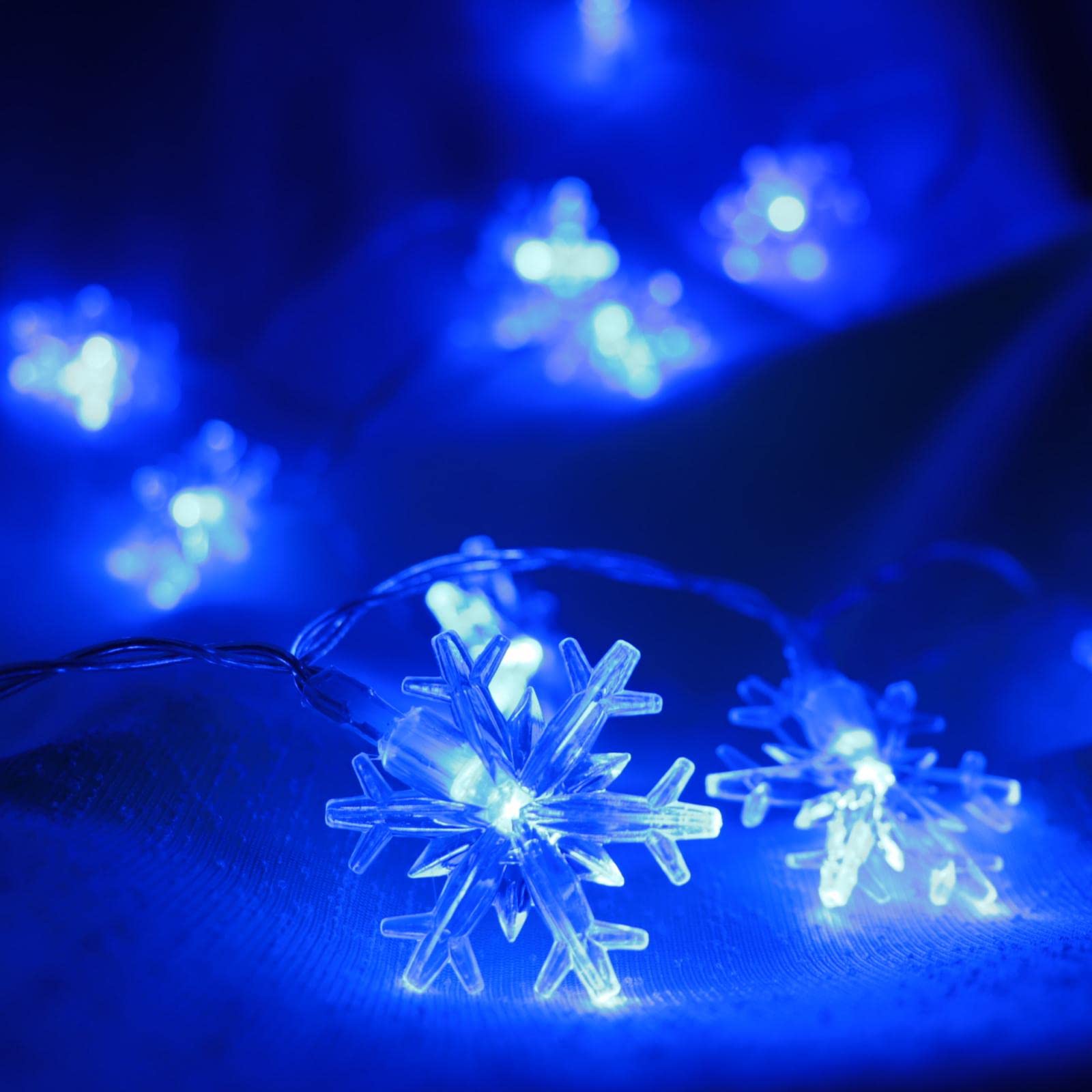 Blue Christmas Snowflake Lights - 20 FT 40 LED Battery Operated Fairy String Lights with Remote, 8 Lighting Modes, Waterproof for Indoor Outdoor Xmas Tree Decor - Perfect for Bedroom, Wall, Party & Holiday Decorations