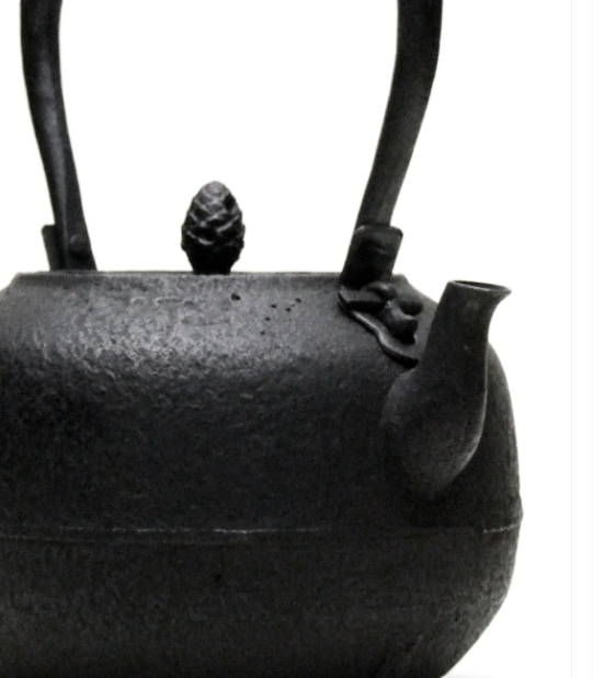 Authentic Japanese Nanbu Tetsubin Iron Teapot - Koizumi Nizaemon 11th Generation Uba Guchi Hojyu Shape with Original Box - Perfect for Traditional Tea Ceremonies & Home Brewing