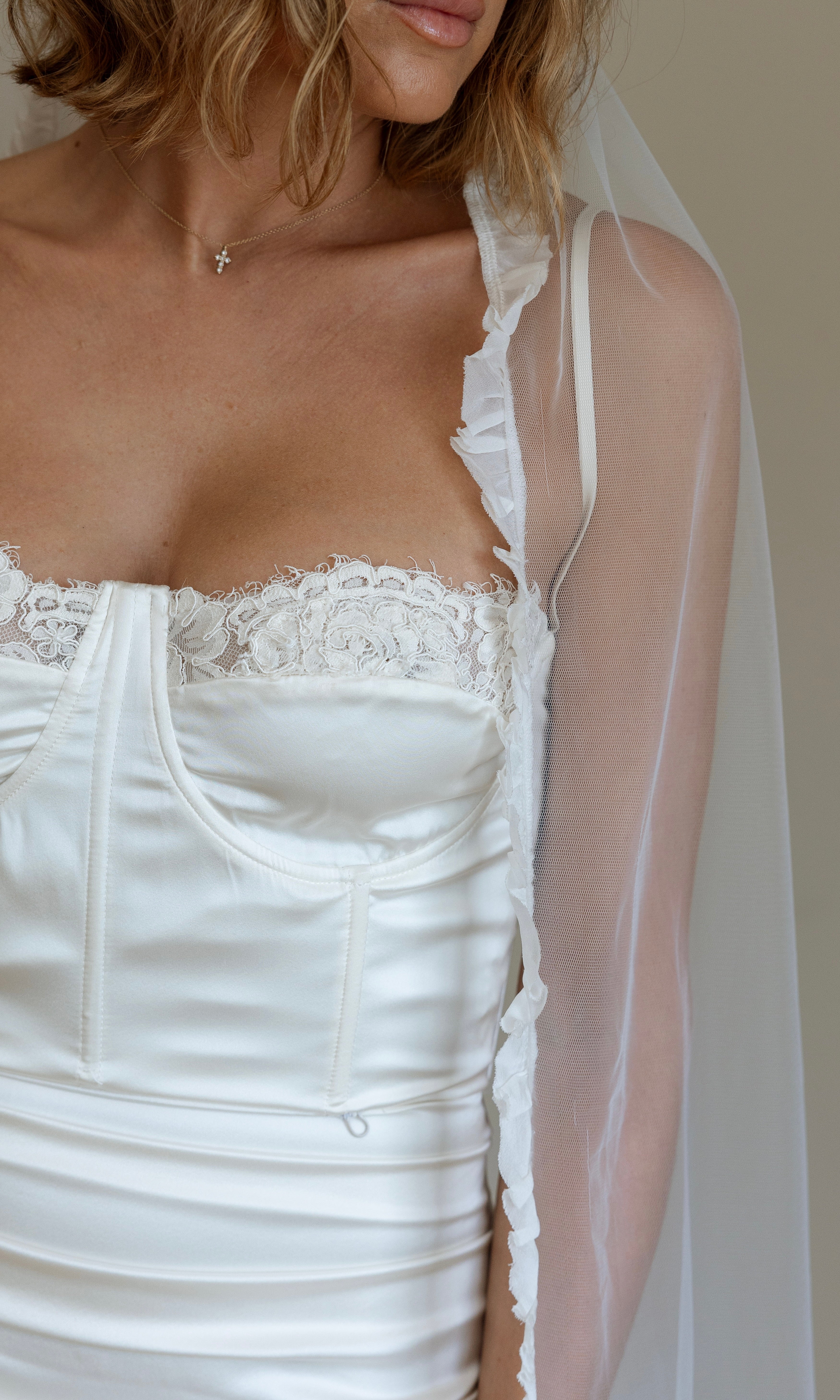 Ava Veil 1 - Elegant Wedding Veil with Beaded Edge | Perfect for Bridal Ceremonies, Photos & Special Occasions