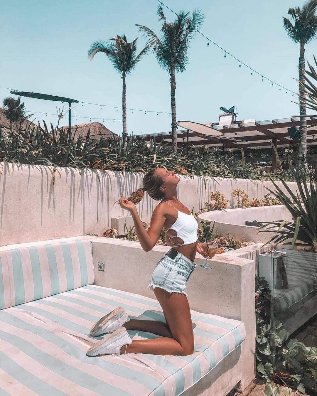 Solid Color Backless T-Shirt for Women - Short Sleeve Casual Top | Perfect for Summer Outfits, Beach Wear & Night Out