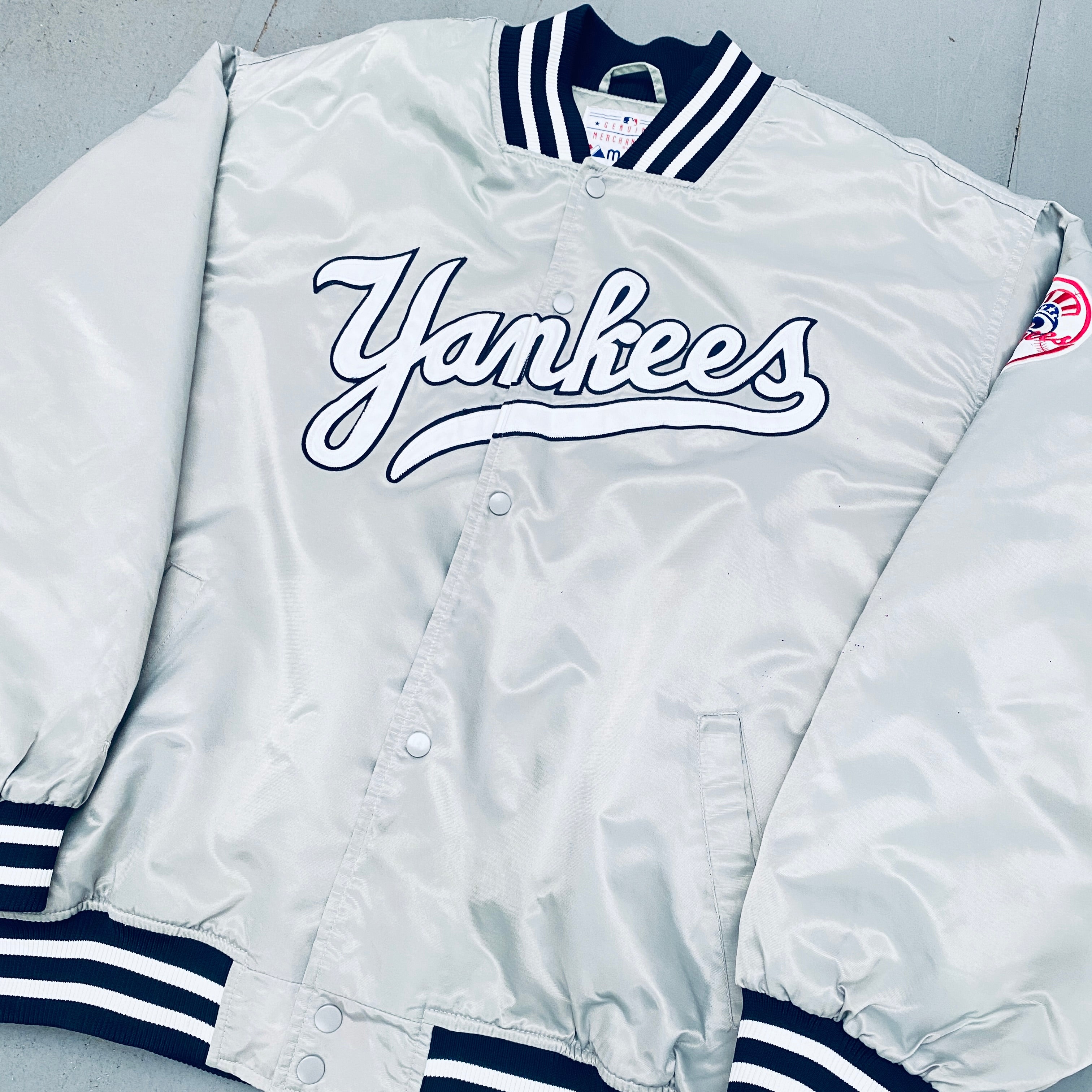 New York Yankees 2000s Majestic Satin Silver Stitched Spellout Bomber Jacket XXL - Vintage Baseball Outerwear for Game Day & Streetwear Fashion