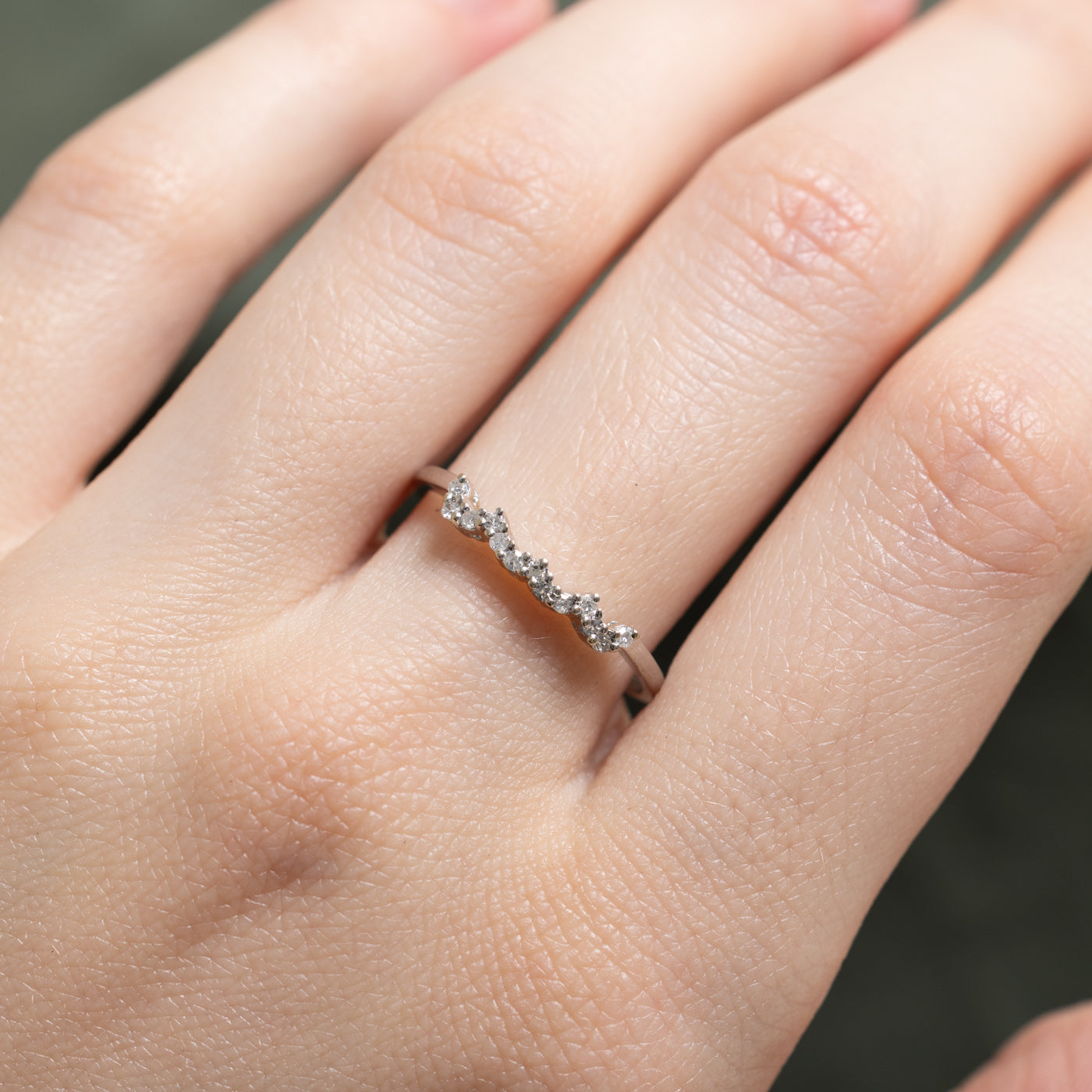 18K Gold Diamond Contour Ring - 0.075 Carat Total Weight (ctw) - Size 8 - Elegant Wedding Band, Anniversary Gift for Her, Everyday Luxury Jewelry