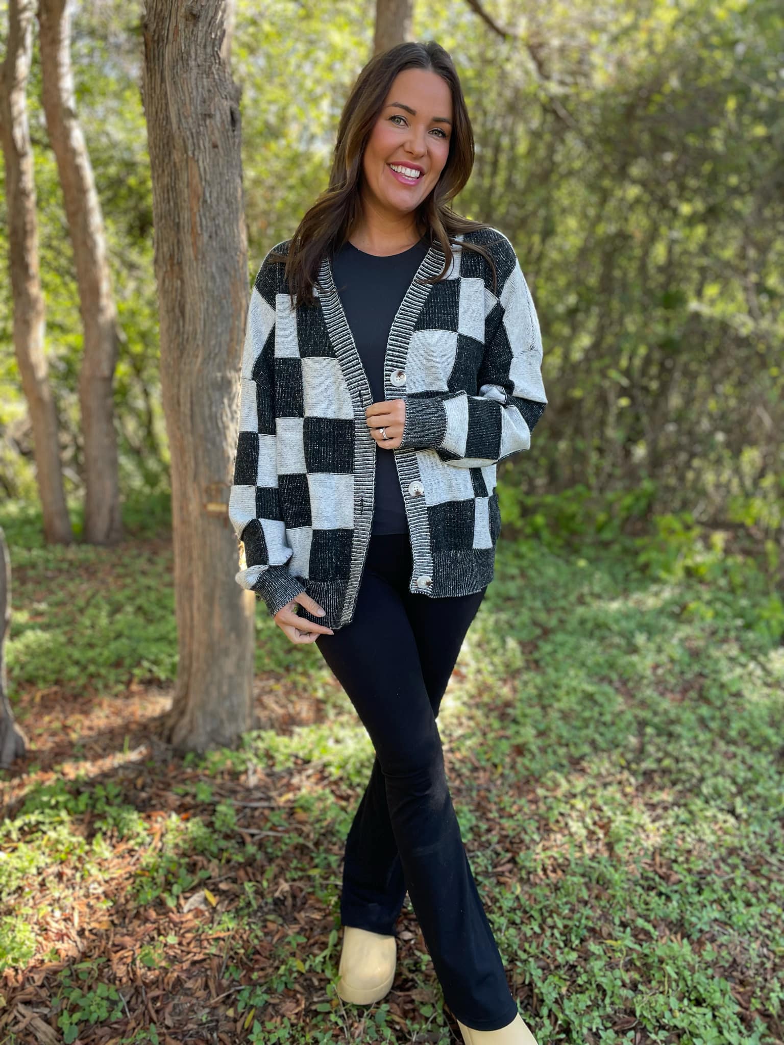 PREORDER: Stylish Checkered Cardigan for Women - 3 Color Options | Cozy Fall & Winter Fashion | Perfect for Casual Outfits, Office Wear & Date Nights