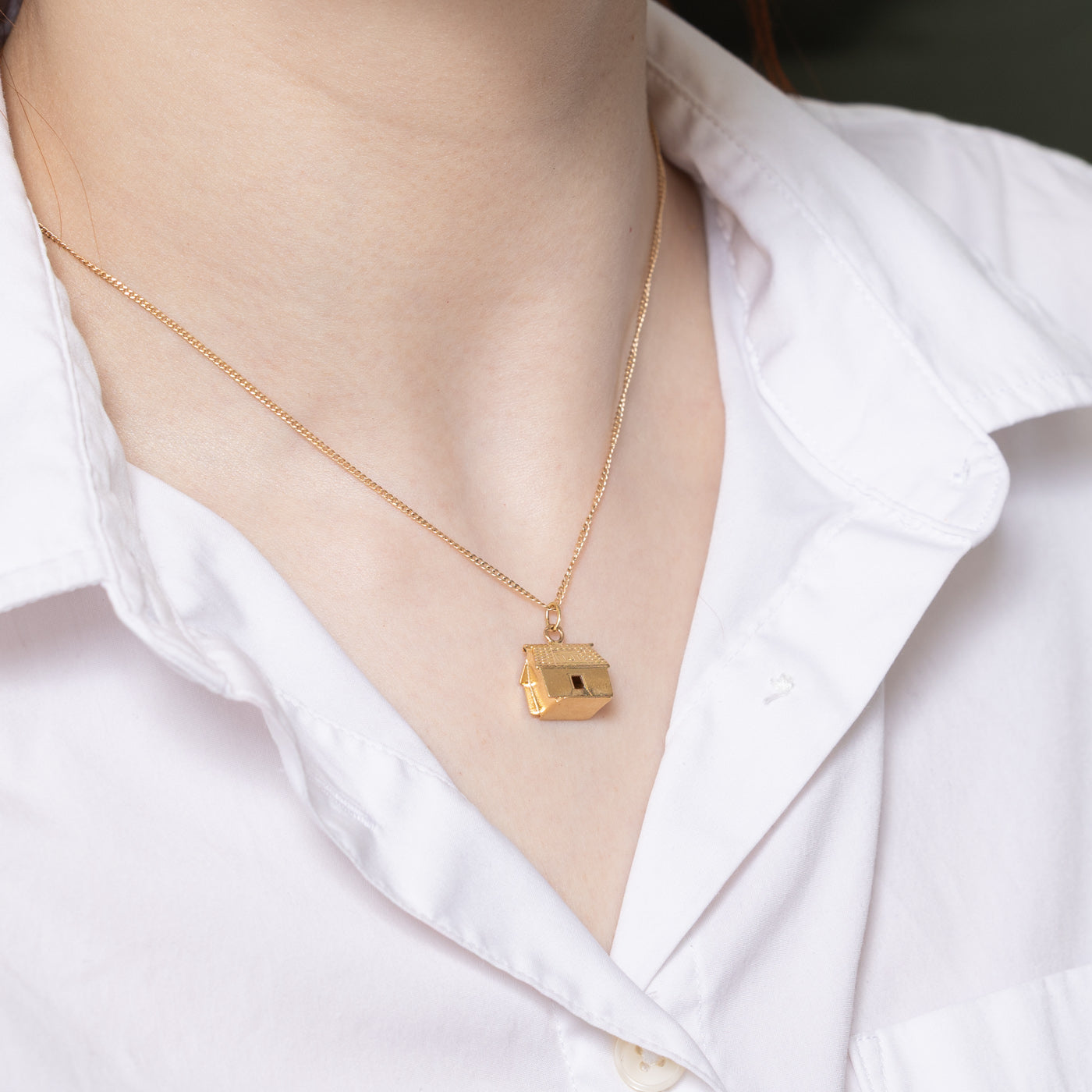 18K Yellow Gold Fiji House Charm Pendant - Elegant Jewelry Gift for Women - Perfect for Travel Lovers & Island-Themed Outfits