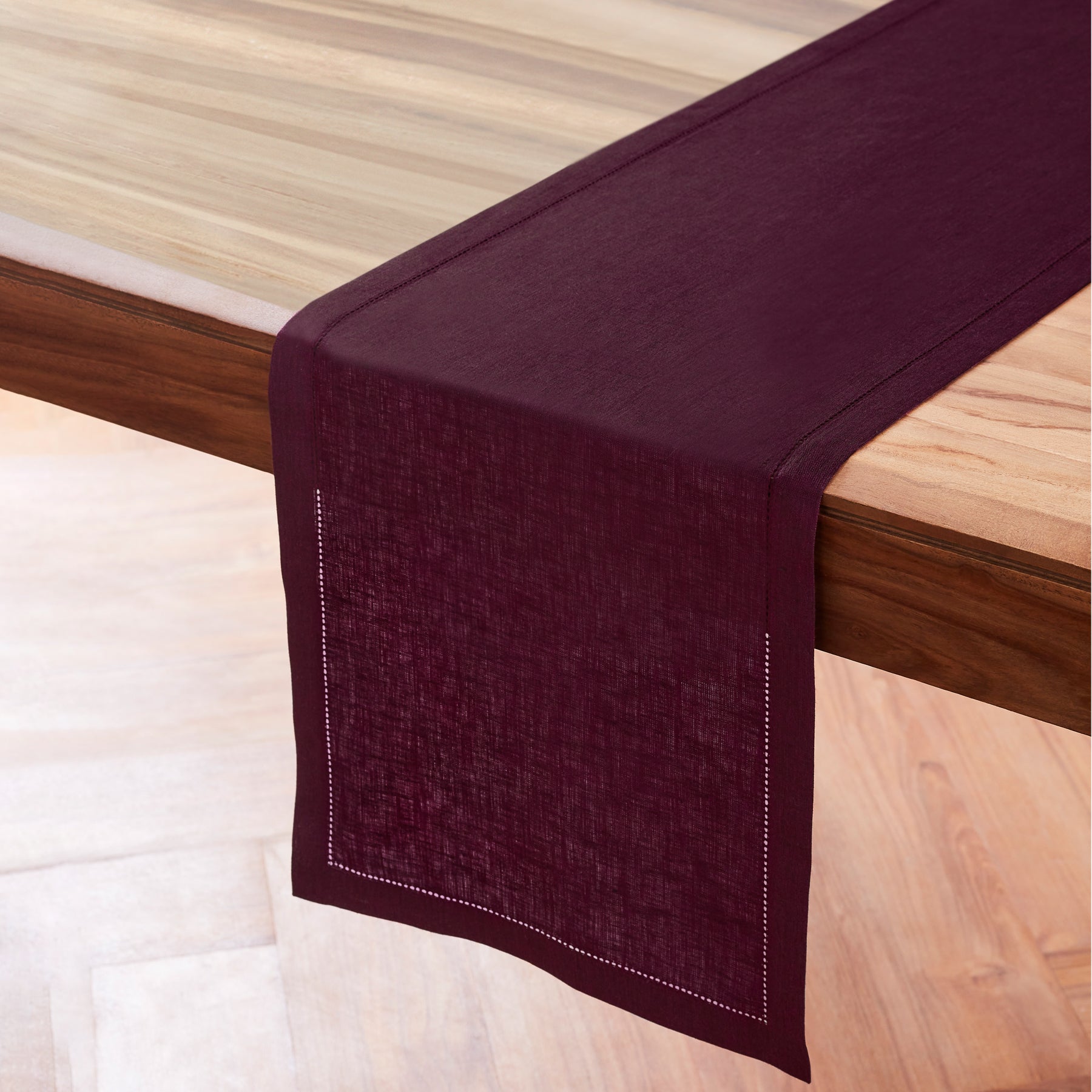 Elegant Milan Table Runner for Dining Room Decor - Perfect for Weddings, Parties, and Holiday Tablescapes
