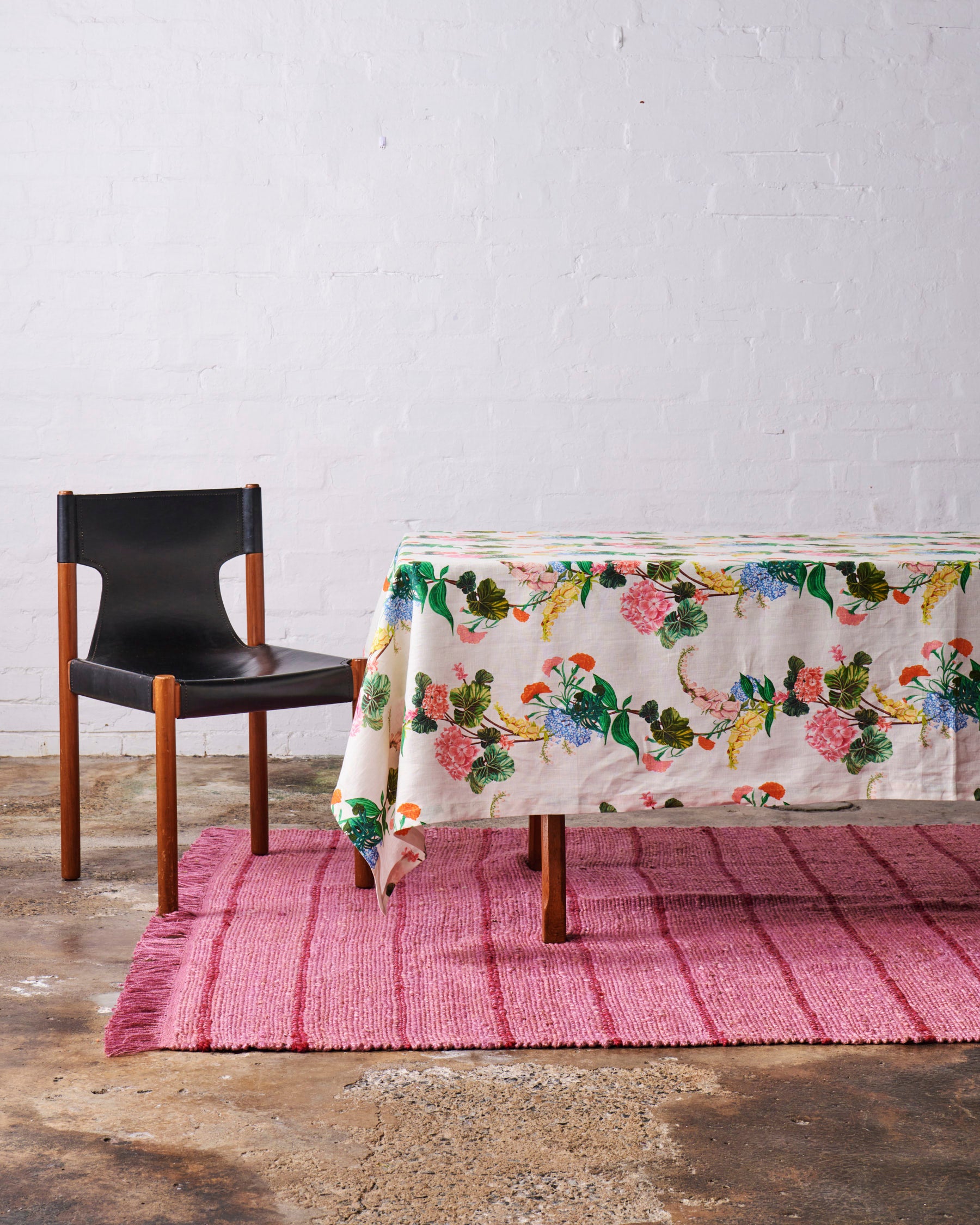 Elegant Linen Tablecloth for Dining - Perfect for Weddings, Parties & Home Decor | Bouquet Beauty Design