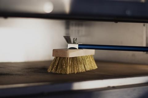 Gi.Metal Rotating Head Oven Brush with Brass Bristles - Heavy Duty Kitchen Cleaning Tool for Stoves, Grills & Baking Pans