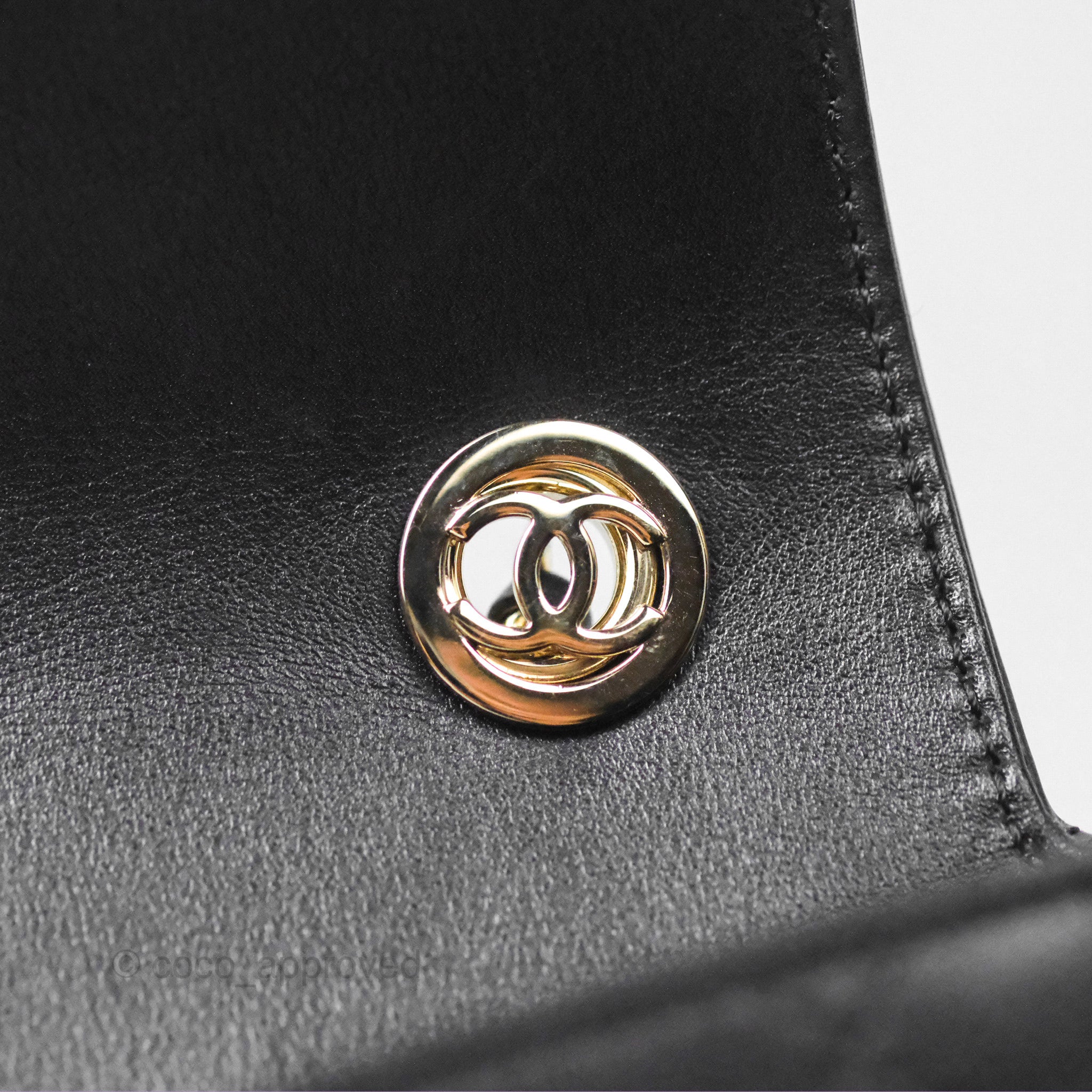 Authentic Chanel Small Flap Bag in Black Calfskin Leather - Perfect for Evening Events & Luxury Fashion Accessories