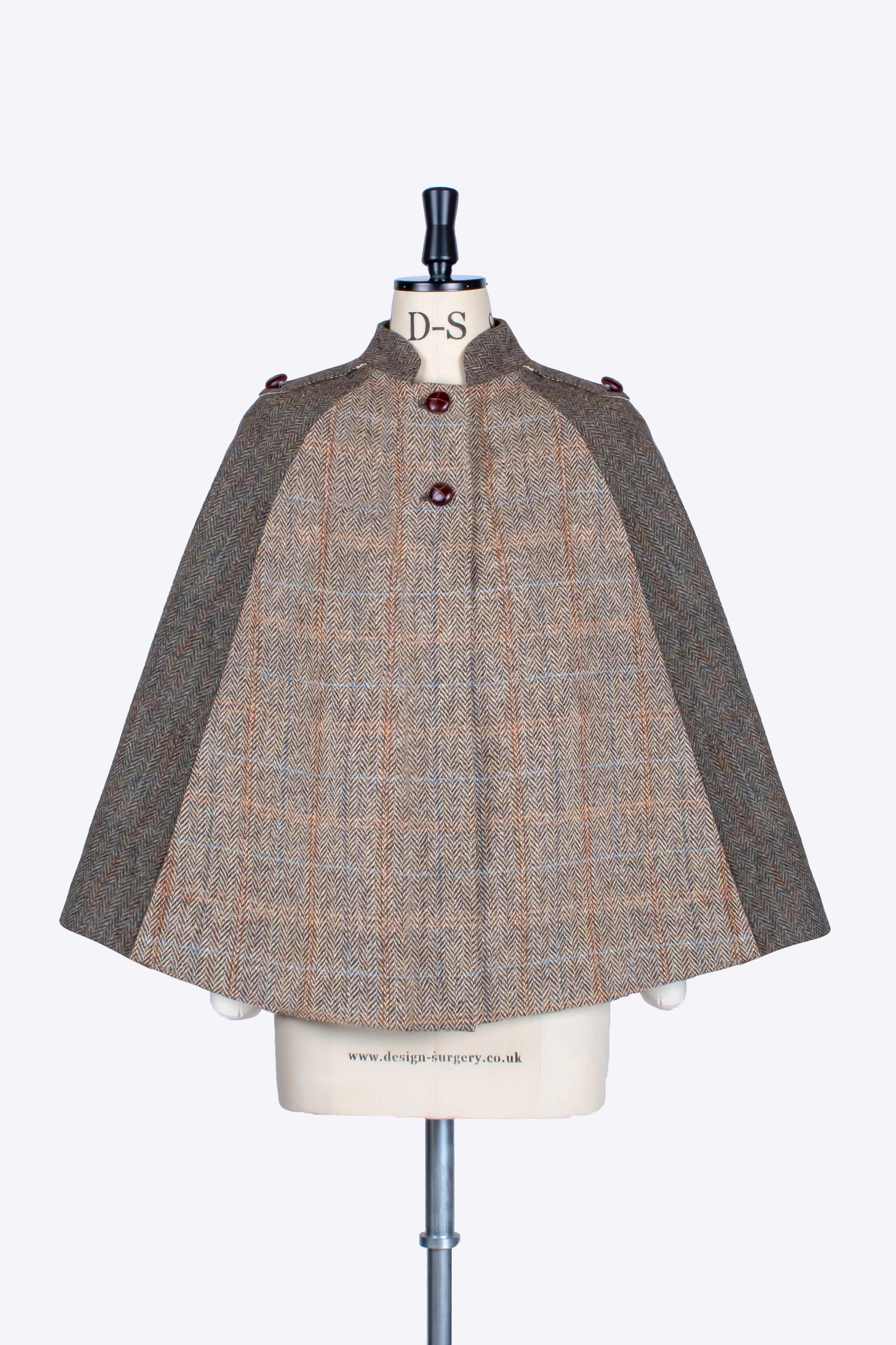 Stylish Short Cape in Beige & Moss Green - Perfect for Fall Layering, Outdoor Adventures, and Fashionable Outfits