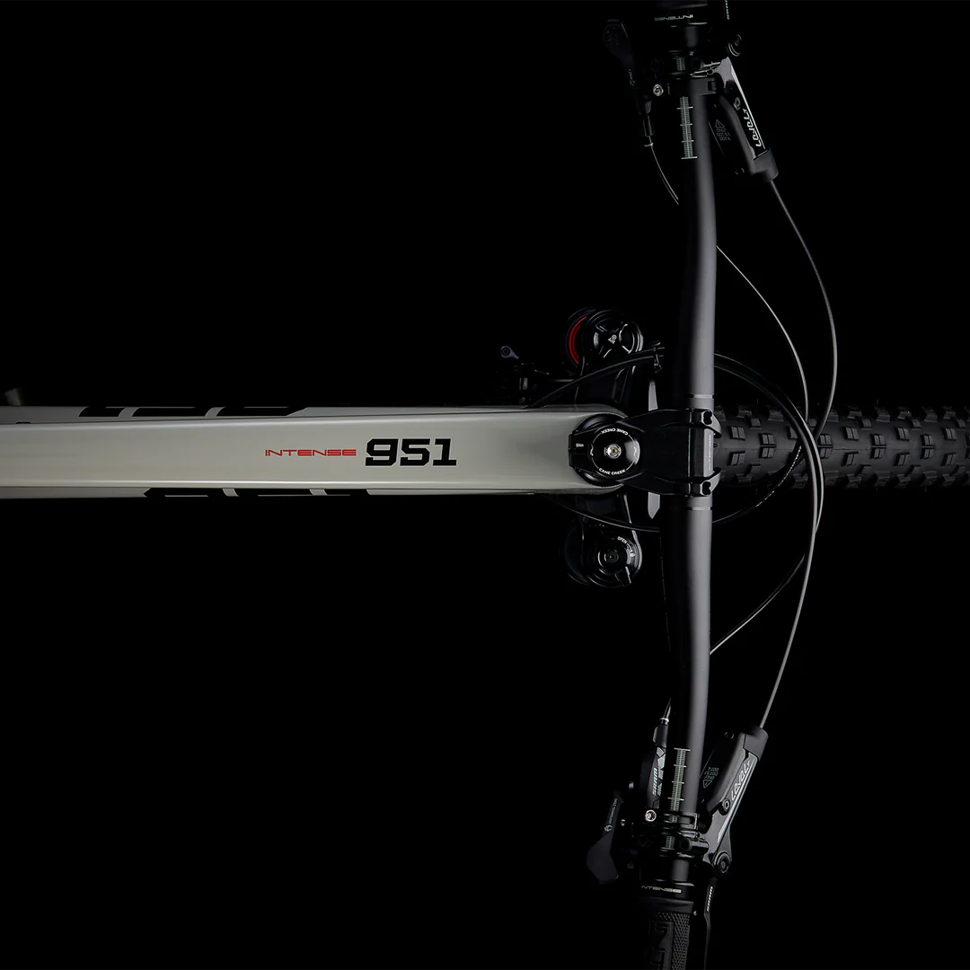 Ex Demo Intense 951 Series XC Carbon Mountain Bike - Lightweight Full Suspension for Trail Riding & Off-Road Adventures