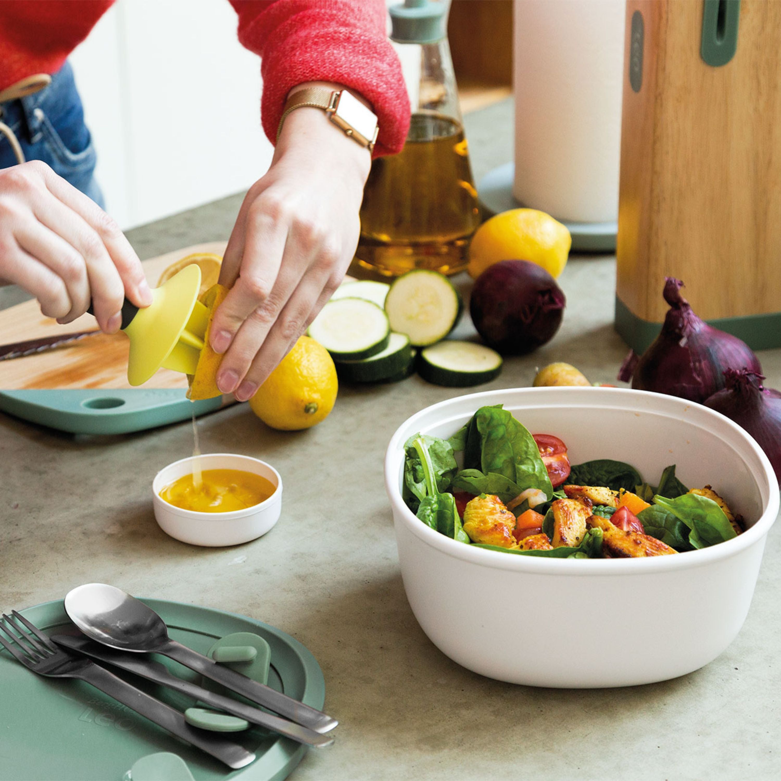 BergHOFF Leo To Go Salad Bowl With Flatware Set - Portable BPA-Free Lunch Container for Office, Picnics & Travel - Includes Fork & Spoon