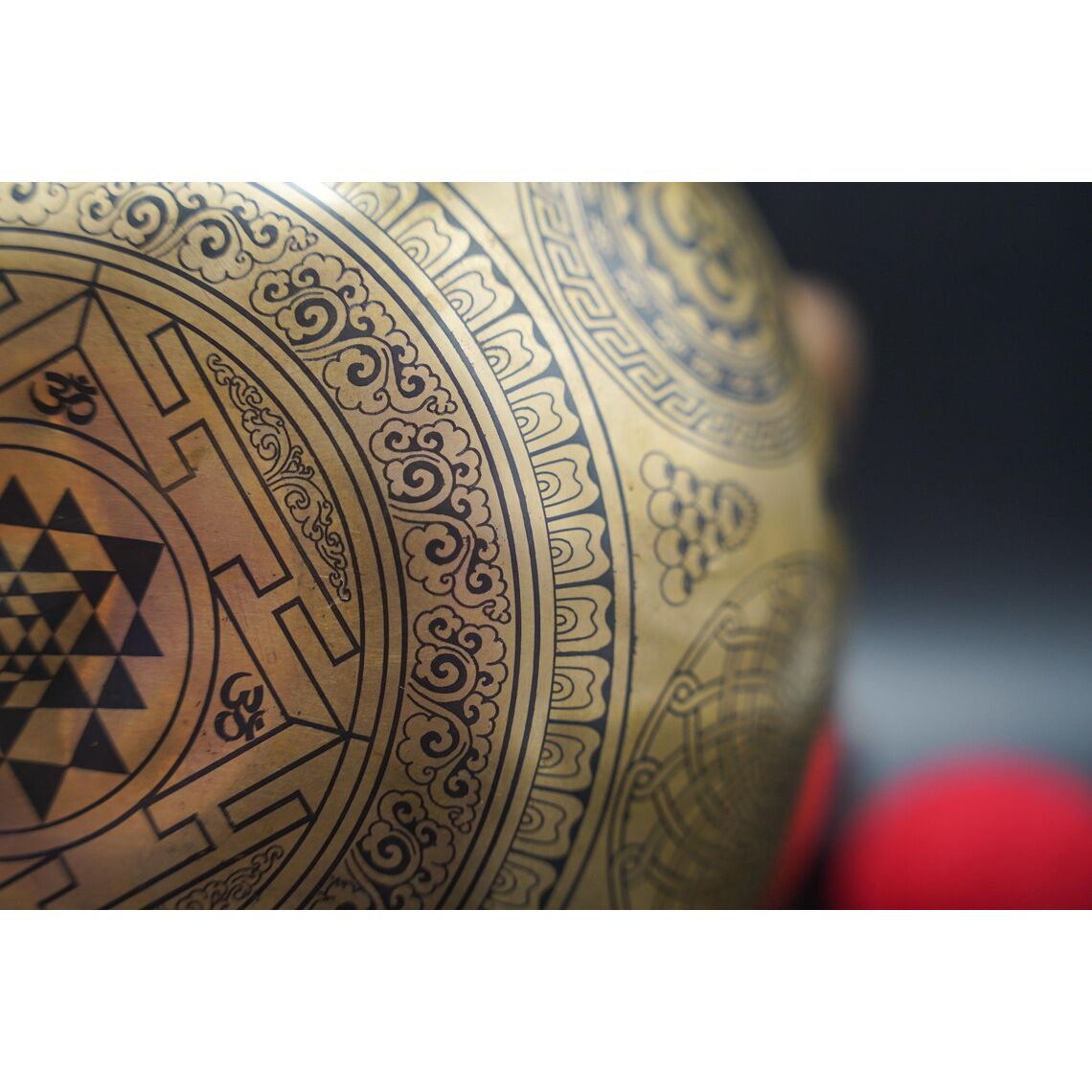 Handcrafted Mantra Mandala Carved Singing Bowl for Meditation, Yoga & Healing - Premium Tibetan Sound Therapy Instrument for Stress Relief & Spiritual Practice