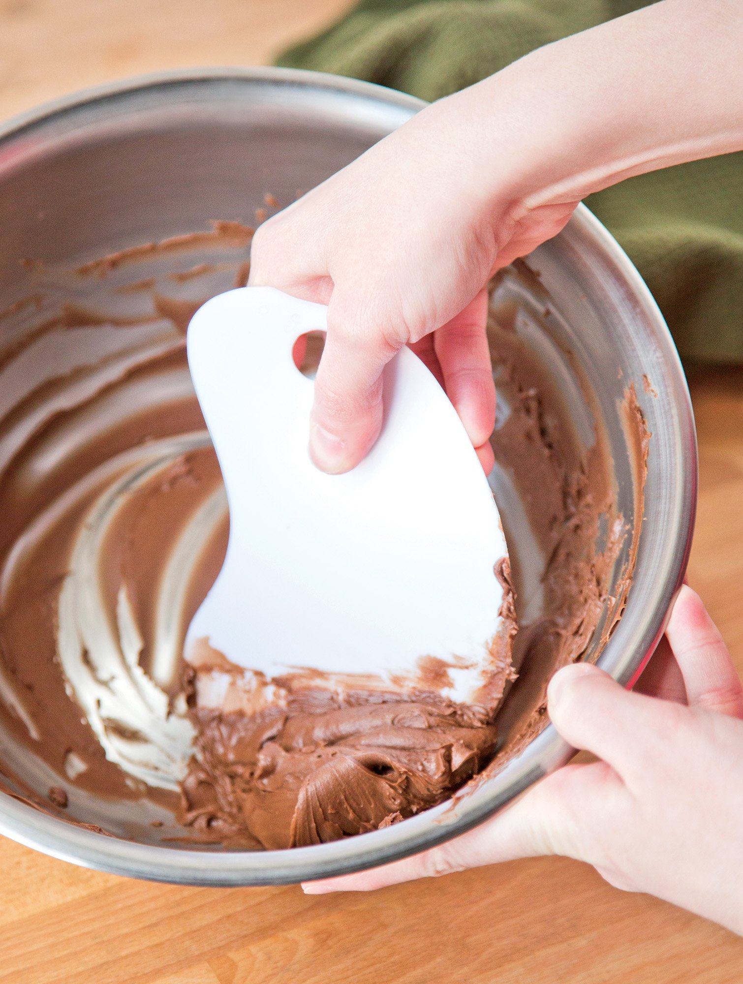 Fox Run Dough and Bowl Scraper - Curved White Kitchen Tool for Baking, Cooking & Pastry Making - Perfect for Kneading Dough, Cleaning Bowls & Food Prep